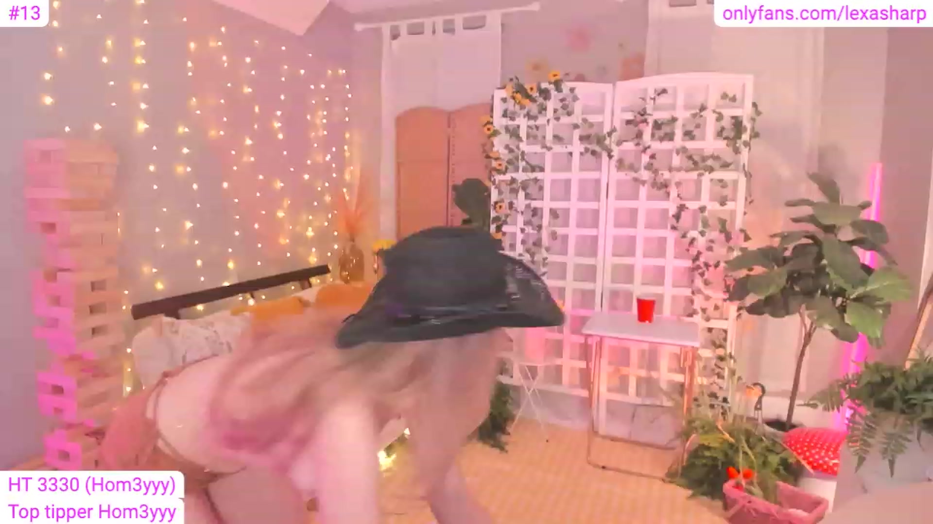 Gallery image thumbnail from alexasharp's myfreecams stream on, 05/01/2023, 05:38 image 2 of 20
