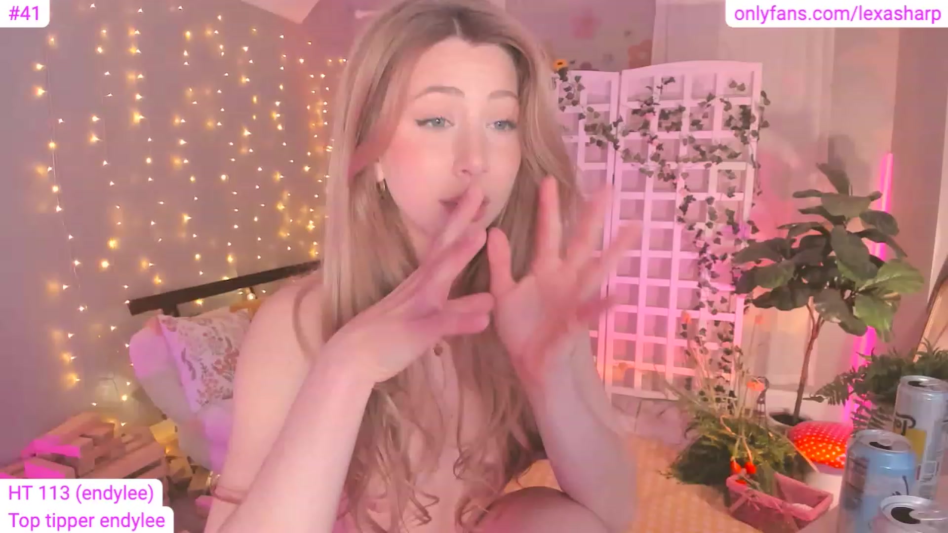 Gallery image thumbnail from alexasharp's myfreecams stream on, 05/01/2023, 08:02 image 2 of 20