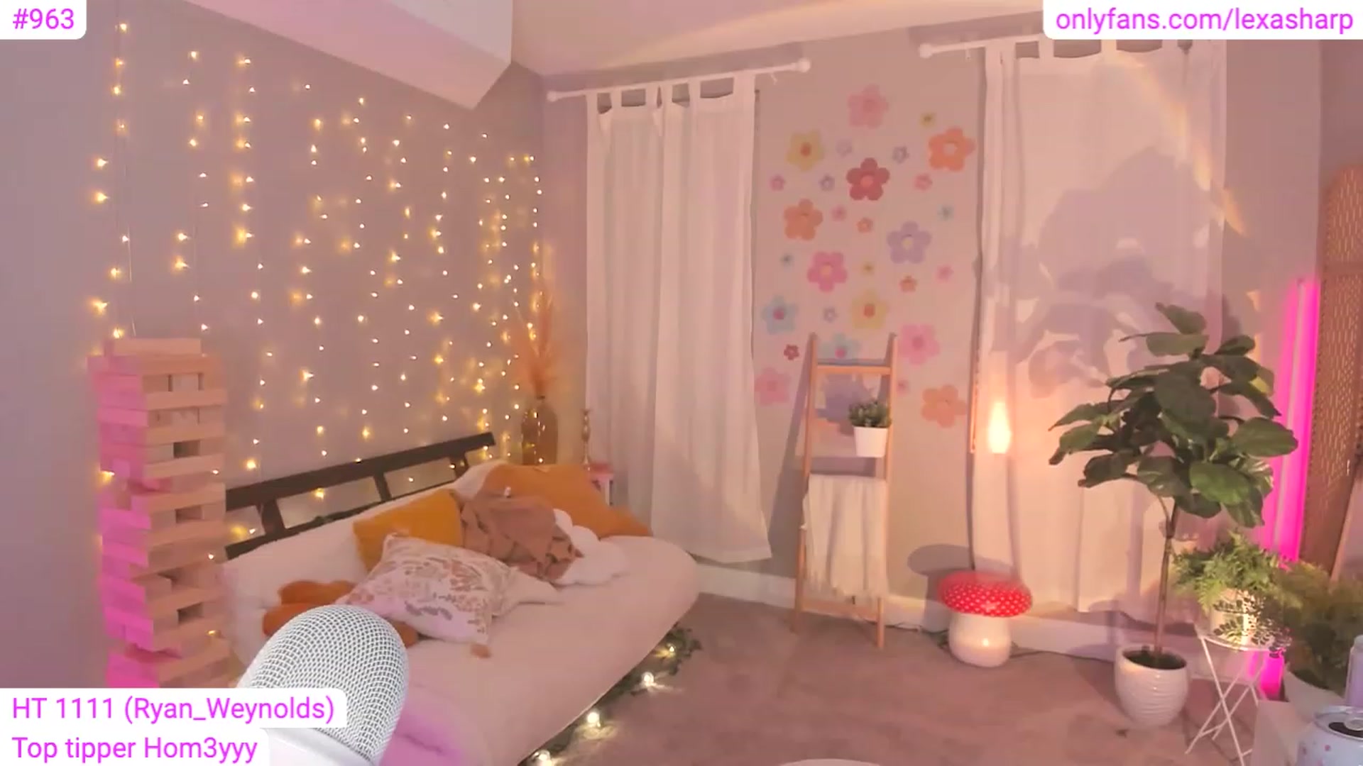 Gallery image thumbnail from alexasharp's myfreecams stream on, 05/13/2023, 04:16 image 5 of 20
