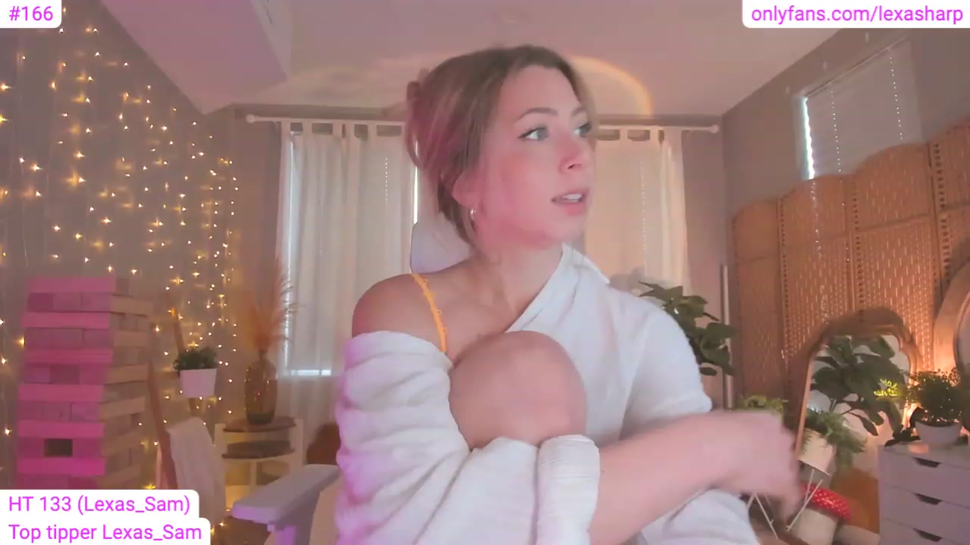 Gallery image thumbnail from alexasharp's myfreecams stream on, 06/08/2023, 23:39 image 3 of 20