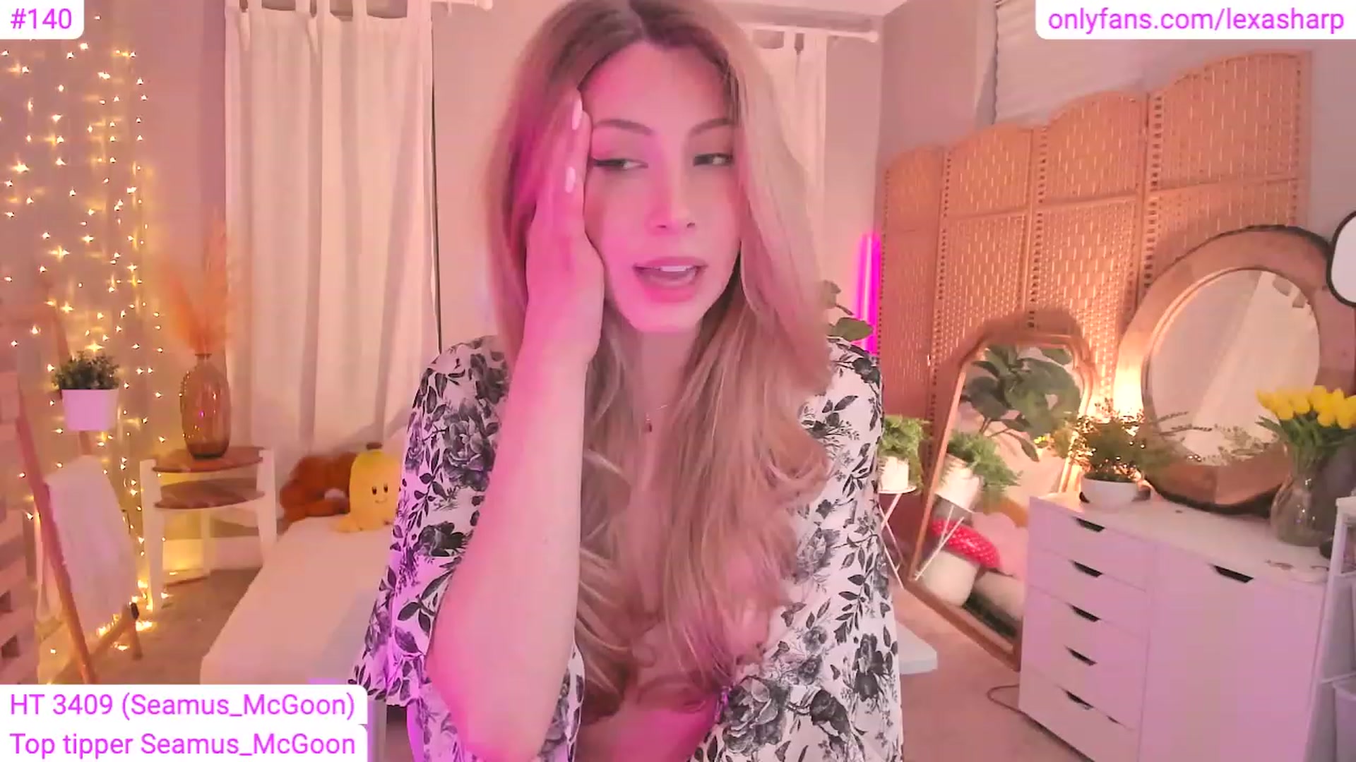 Gallery image thumbnail from alexasharp's myfreecams stream on, 06/23/2023, 04:23 image 13 of 20