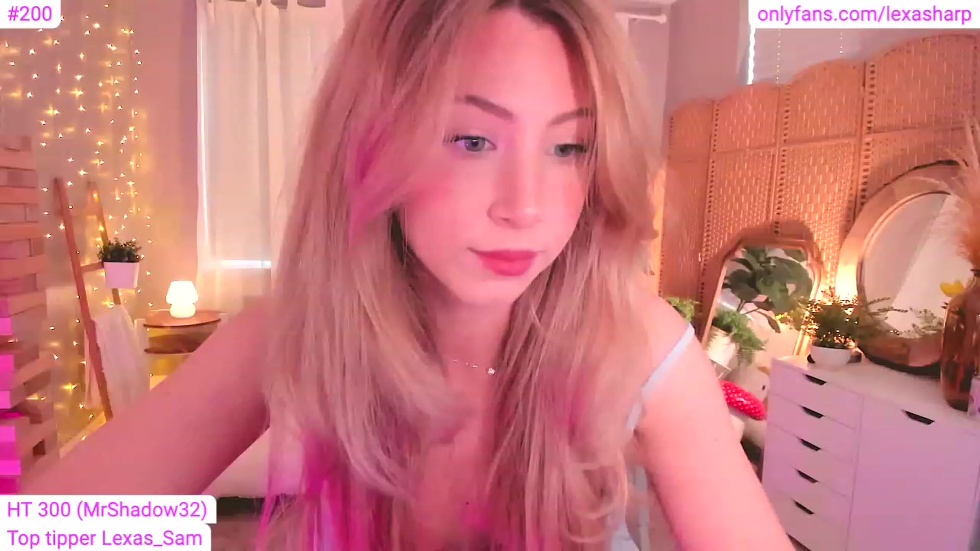 Gallery image thumbnail from alexasharp's myfreecams stream on, 06/29/2023, 24:32 image 10 of 20