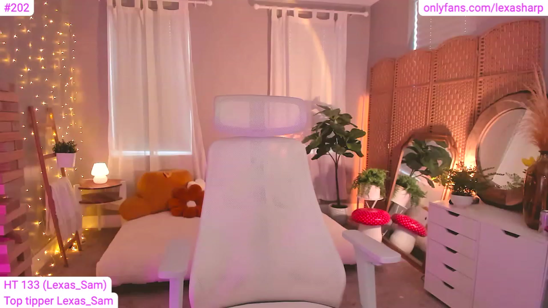 Gallery image thumbnail from alexasharp's myfreecams stream on, 06/29/2023, 24:32 image 6 of 20