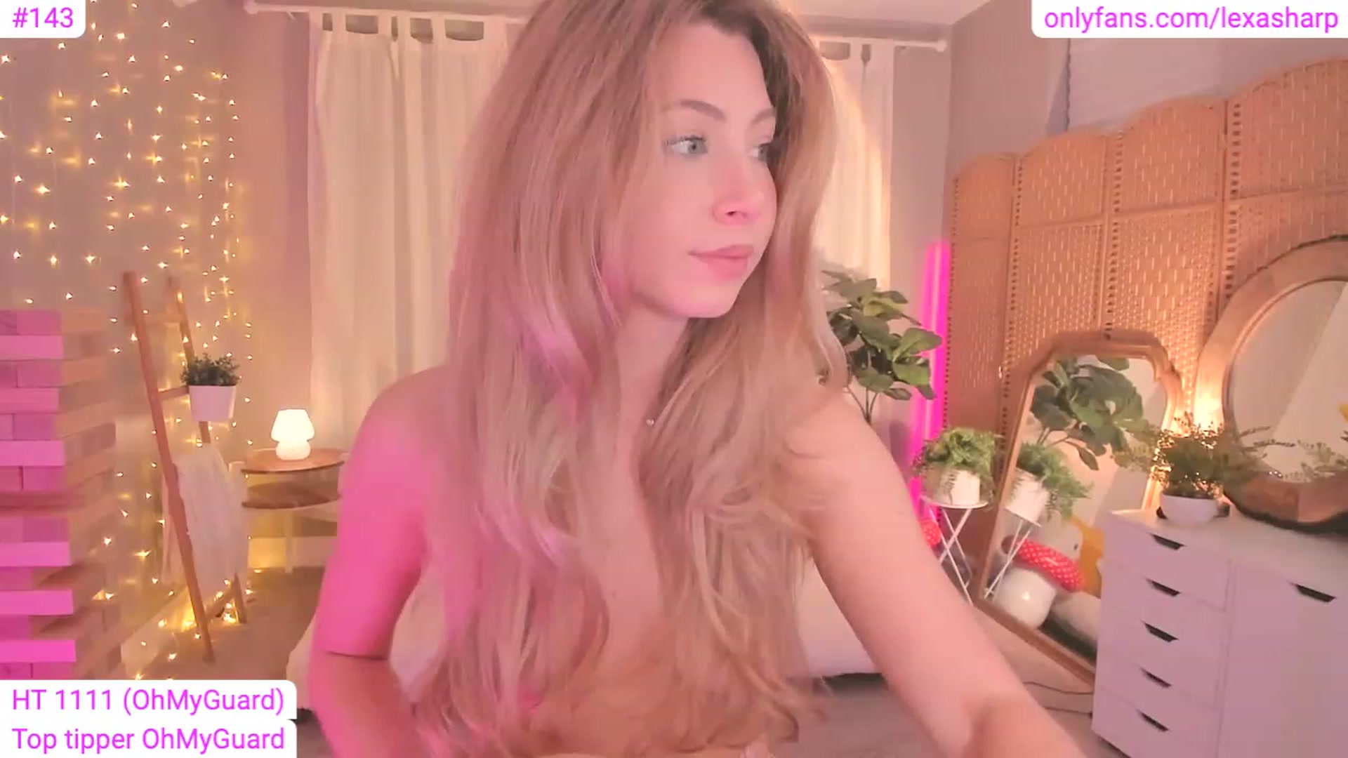 Gallery image thumbnail from alexasharp's myfreecams stream on, 07/01/2023, 04:02 image 15 of 20