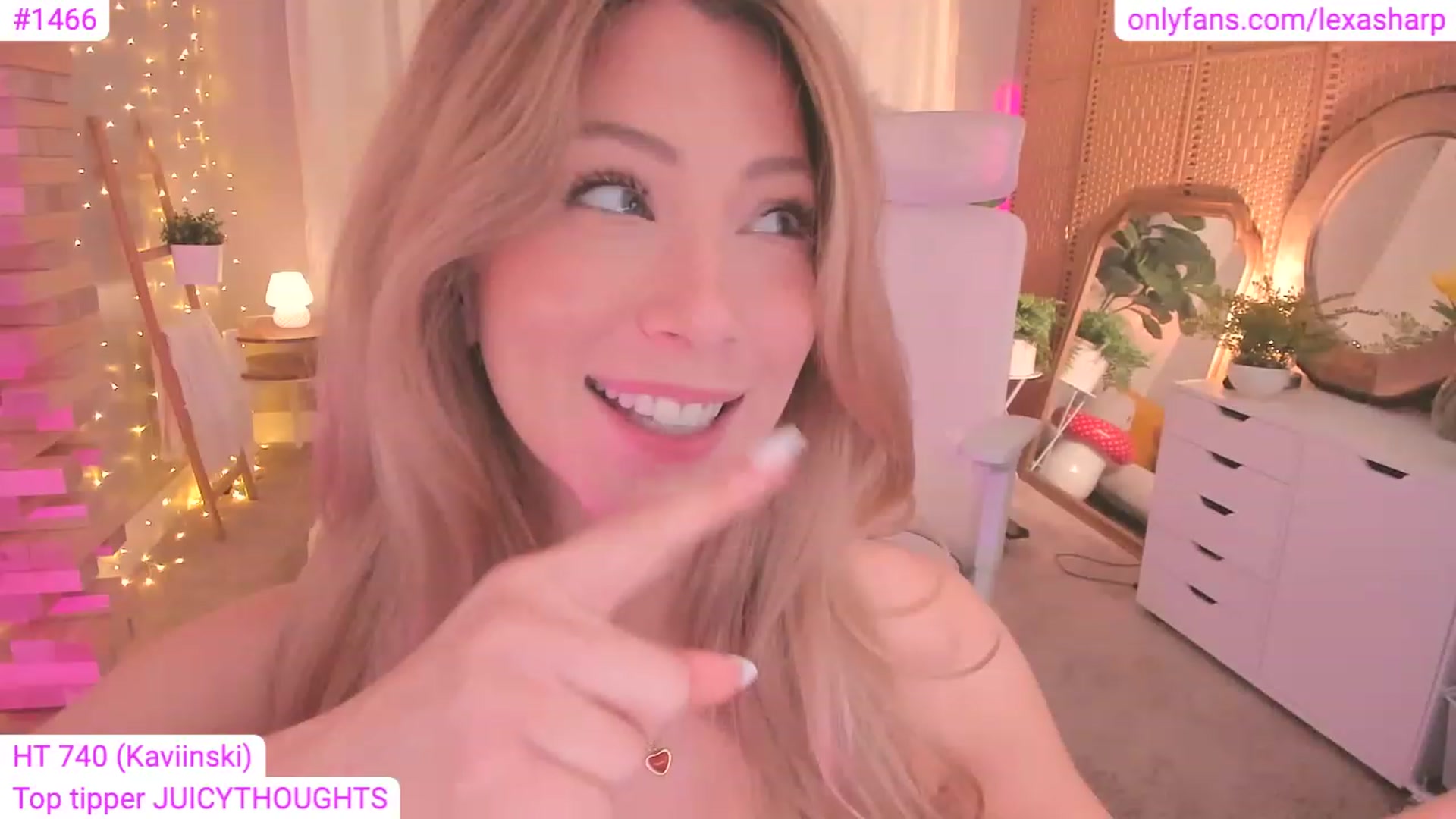 Gallery image thumbnail from alexasharp's myfreecams stream on, 07/07/2023, 03:17 image 13 of 20