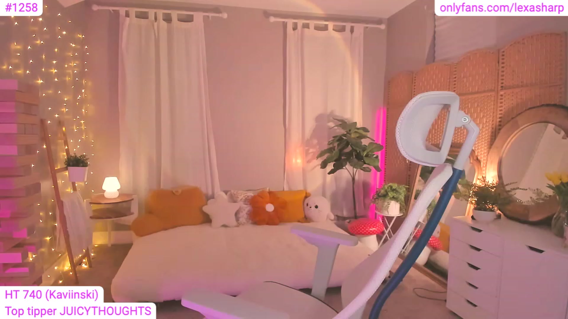 Gallery image thumbnail from alexasharp's myfreecams stream on, 07/07/2023, 04:58 image 10 of 20