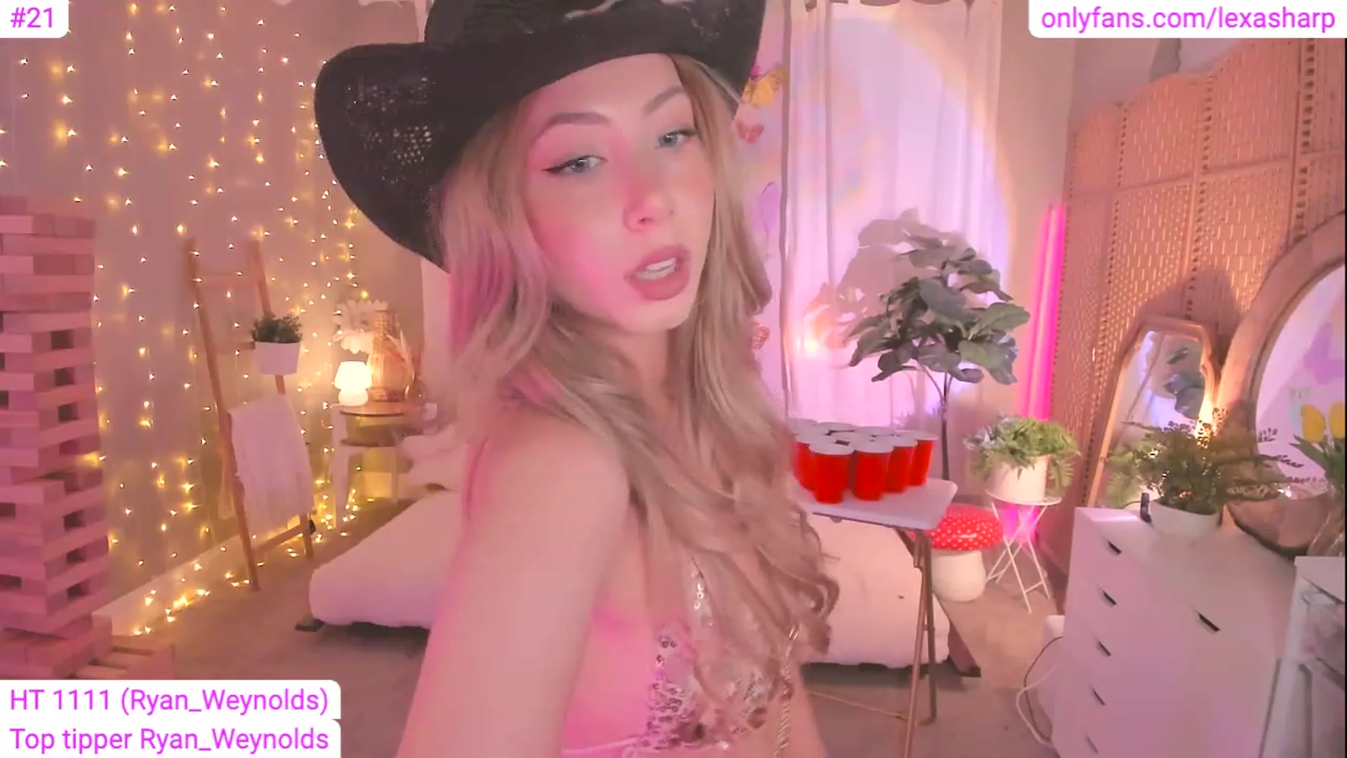 Gallery image thumbnail from alexasharp's myfreecams stream on, 08/13/2023, 05:01 image 8 of 20