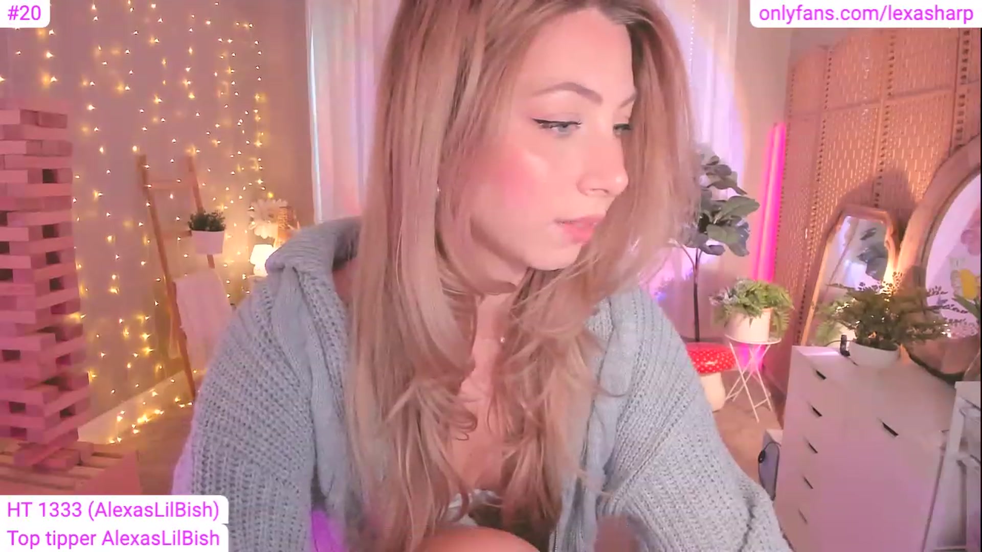 Gallery image thumbnail from alexasharp's myfreecams stream on, 08/17/2023, 24:02 image 8 of 20