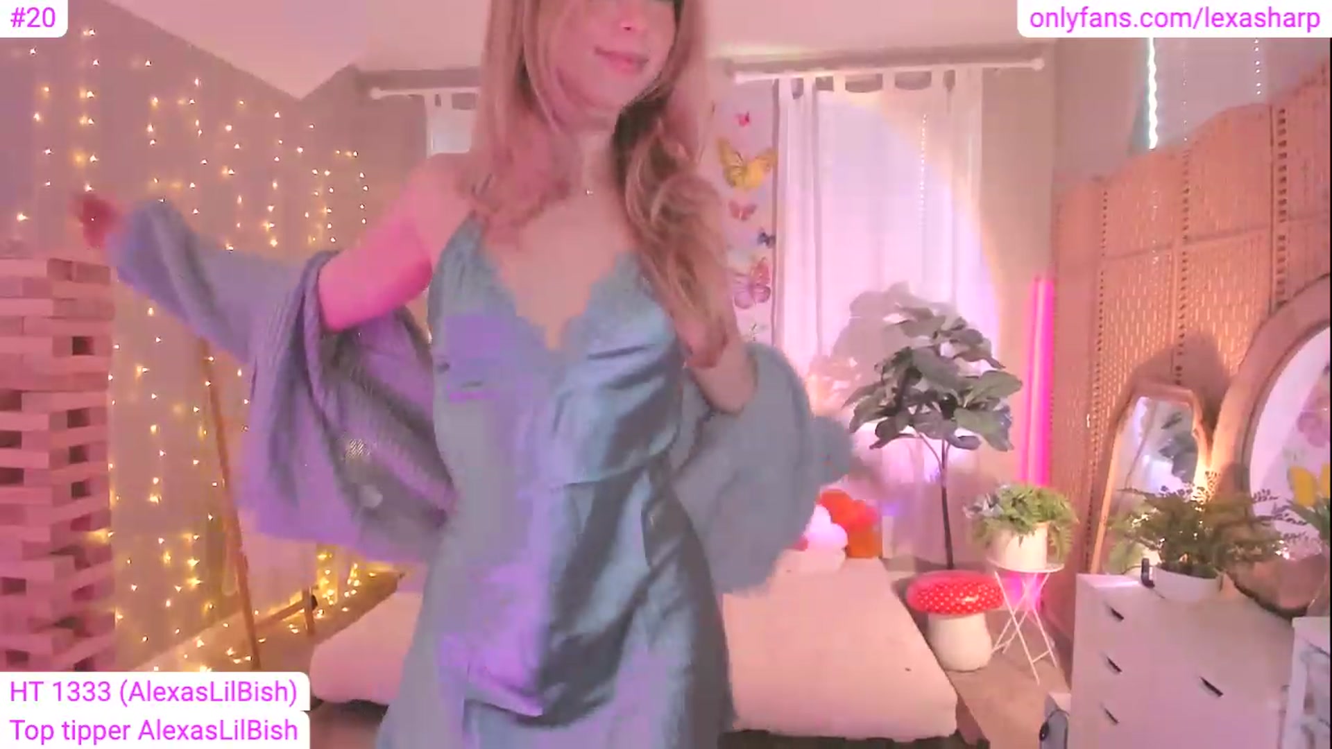 Gallery image thumbnail from alexasharp's myfreecams stream on, 08/17/2023, 24:02 image 6 of 20