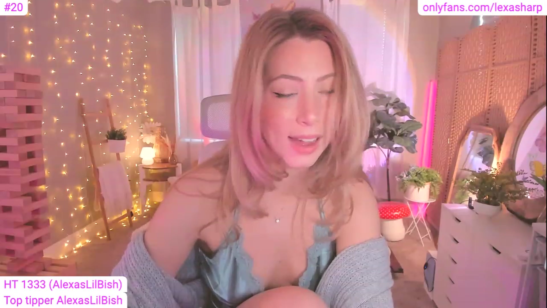 Gallery image thumbnail from alexasharp's myfreecams stream on, 08/17/2023, 24:02 image 5 of 20