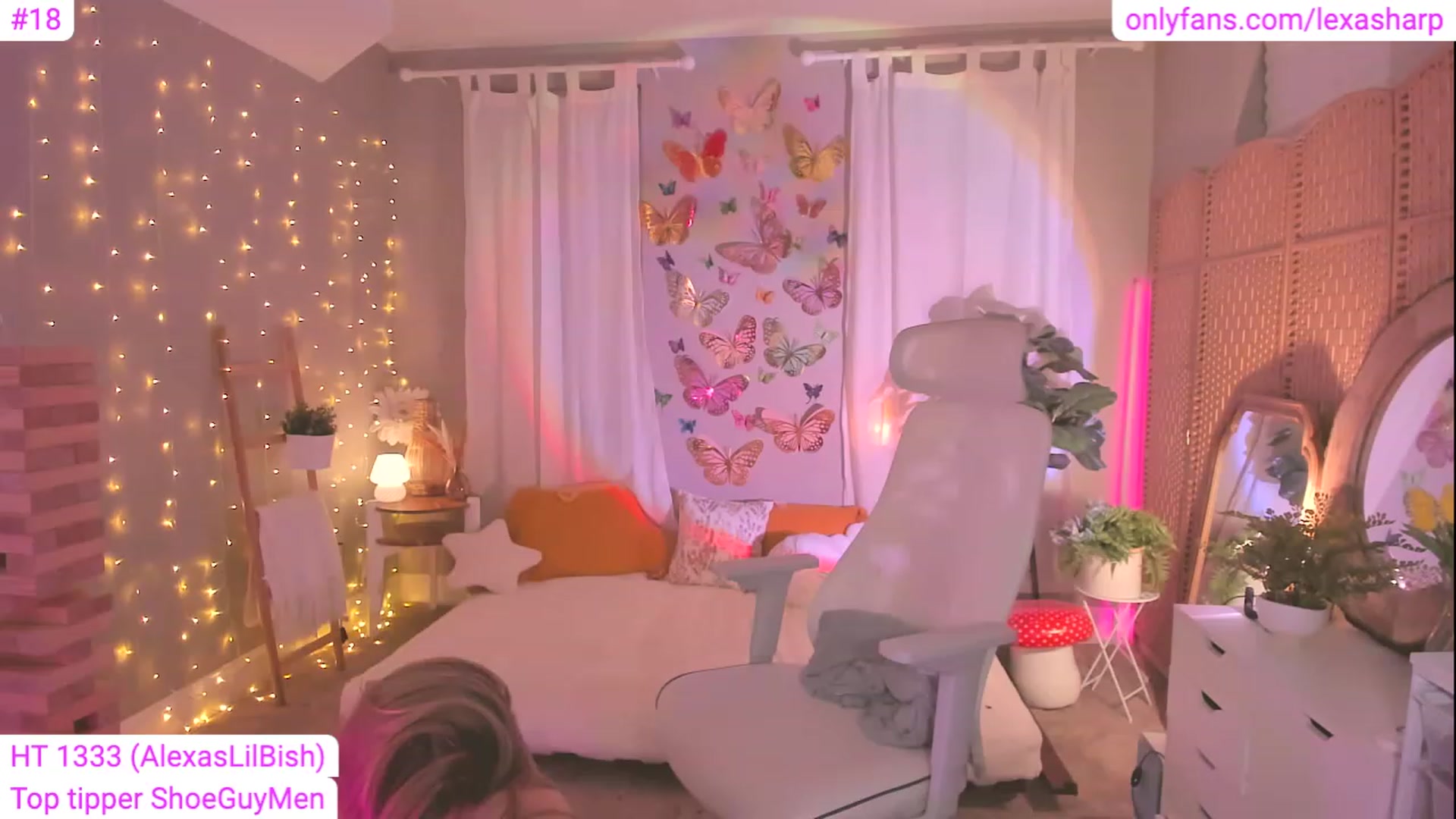 Gallery image thumbnail from alexasharp's myfreecams stream on, 08/17/2023, 02:35 image 11 of 20