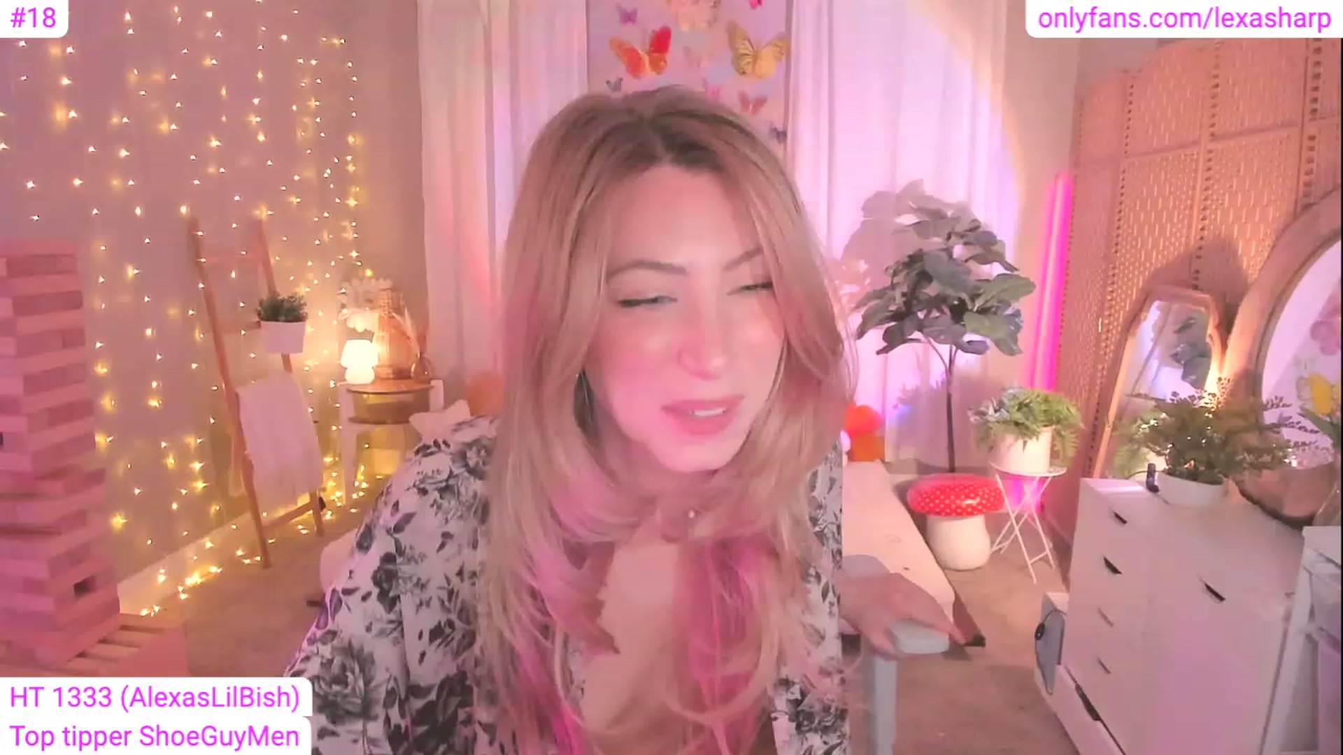 Gallery image thumbnail from alexasharp's myfreecams stream on, 08/17/2023, 02:35 image 13 of 20