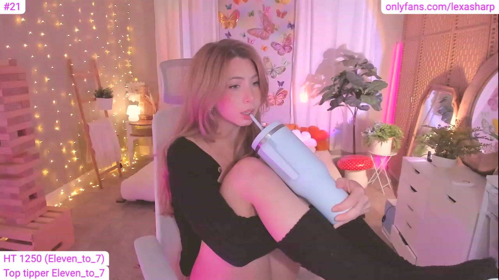 Gallery image thumbnail from alexasharp's myfreecams stream on, 08/18/2023, 04:11 image 3 of 20
