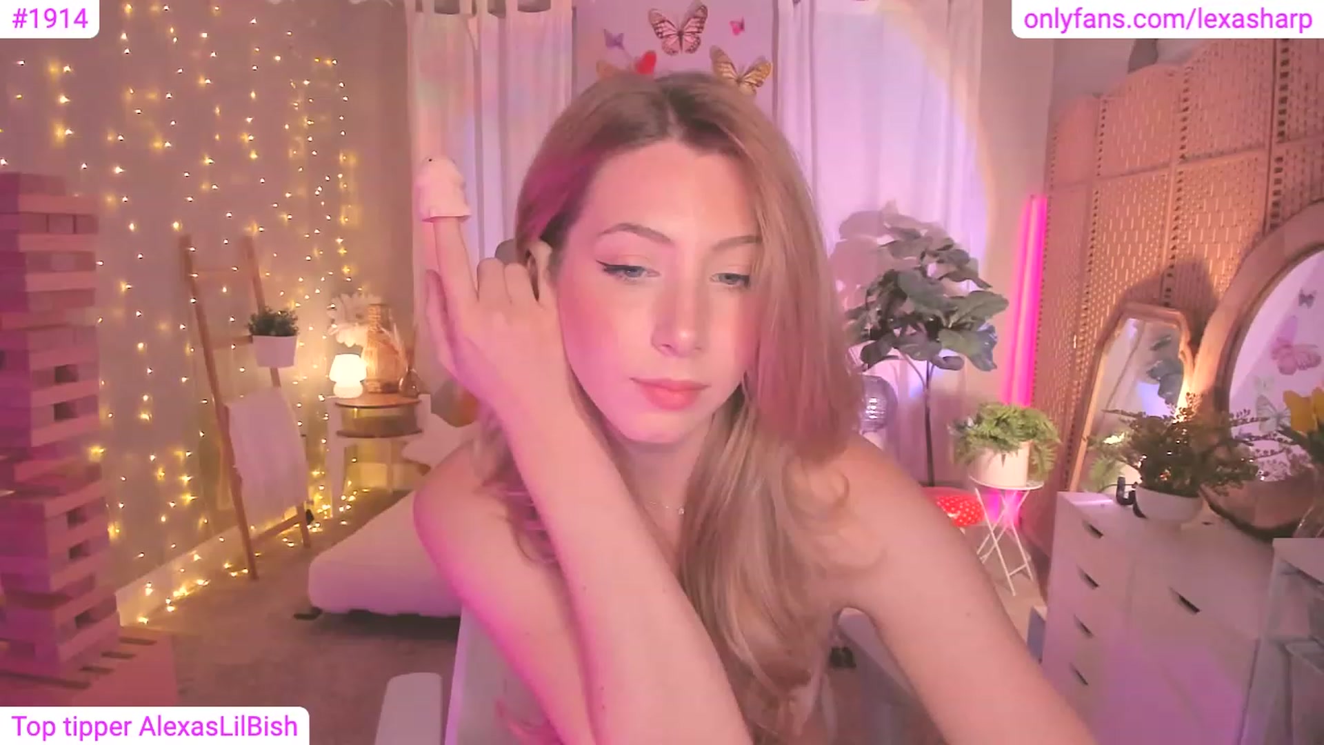 Gallery image thumbnail from alexasharp's myfreecams stream on, 09/20/2023, 04:10 image 19 of 20