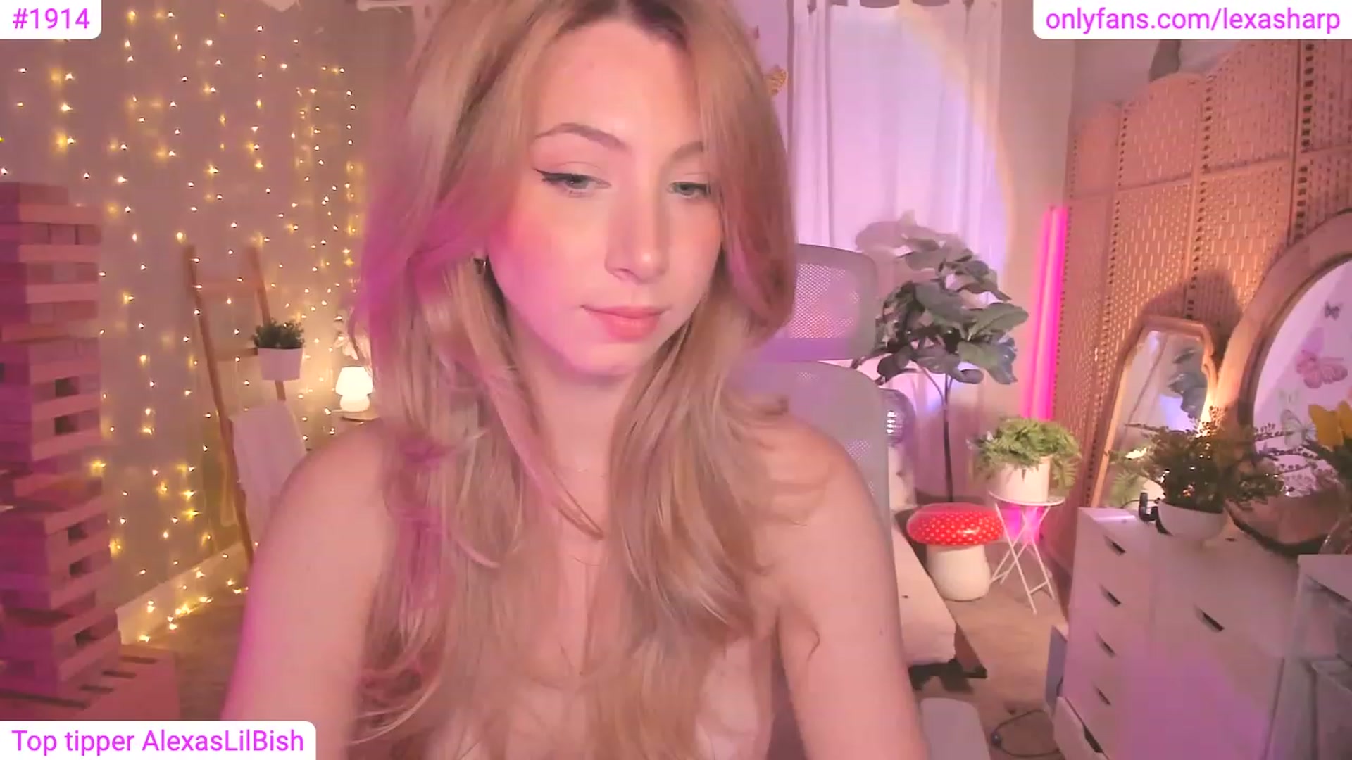 Gallery image thumbnail from alexasharp's myfreecams stream on, 09/20/2023, 04:10 image 17 of 20