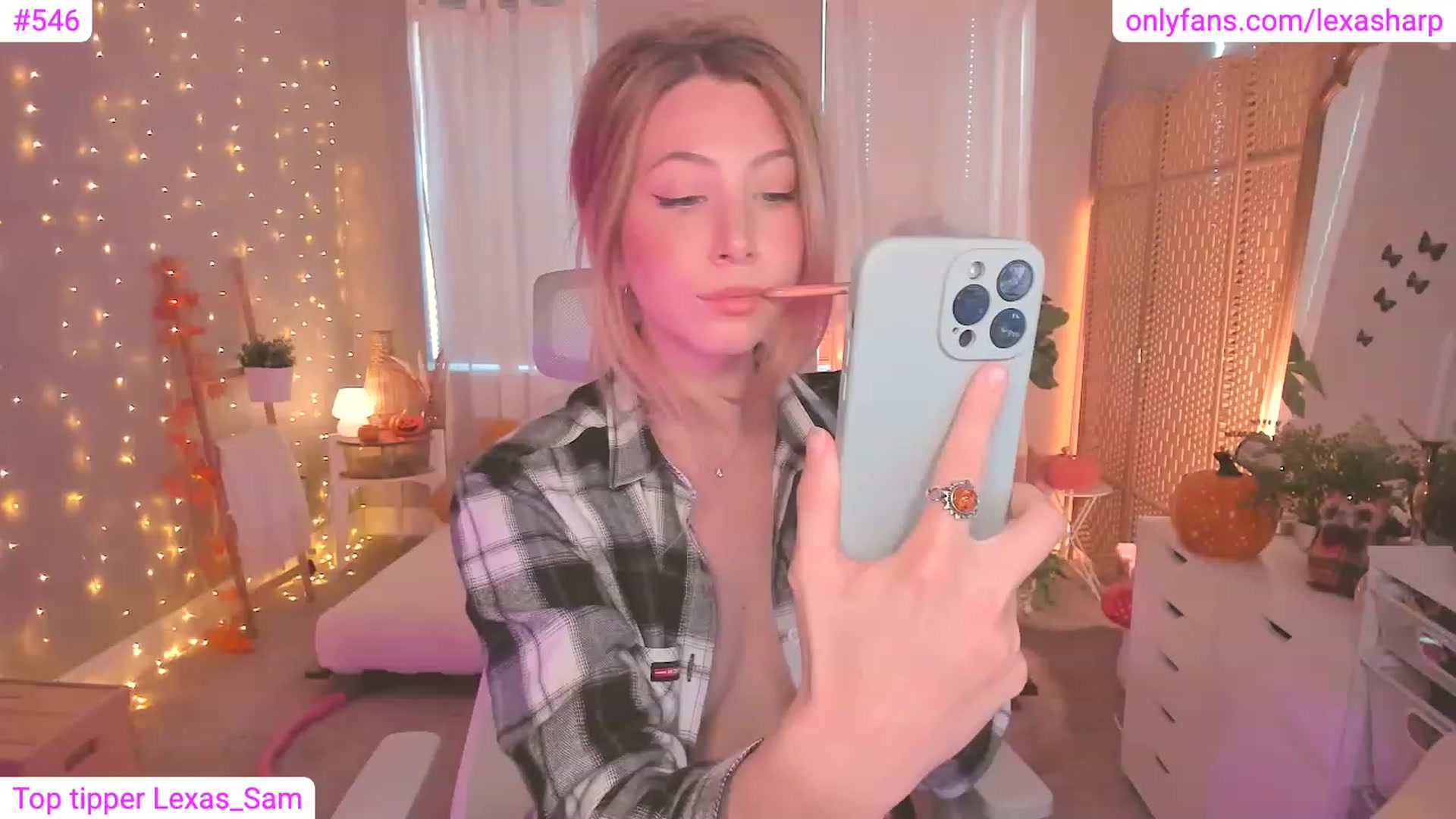 Gallery image thumbnail from alexasharp's myfreecams stream on, 10/02/2023, 22:18 image 12 of 20