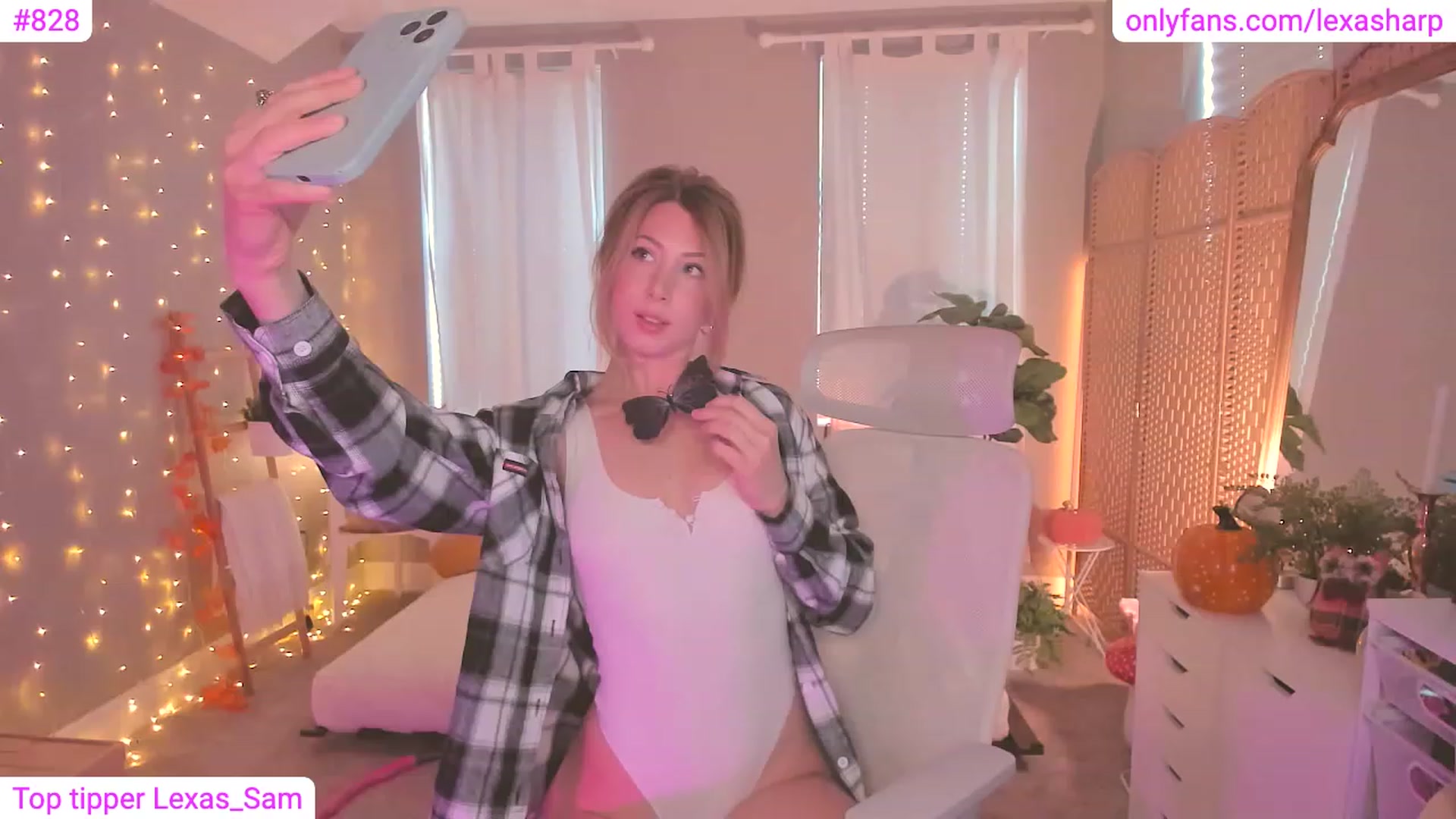 Gallery image thumbnail from alexasharp's myfreecams stream on, 10/02/2023, 22:18 image 4 of 20