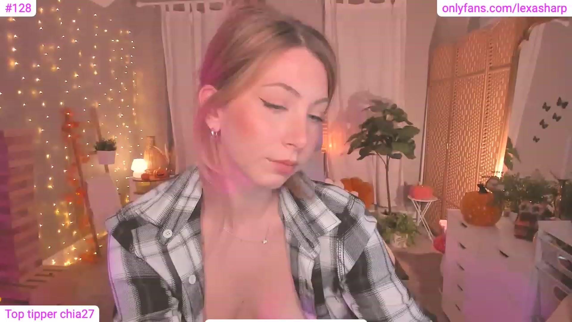 Gallery image thumbnail from alexasharp's myfreecams stream on, 10/03/2023, 24:06 image 6 of 20