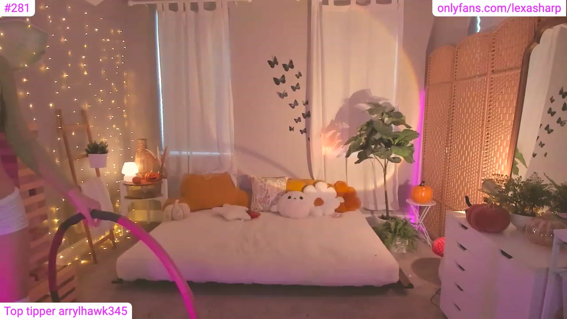 Gallery image thumbnail from alexasharp's myfreecams stream on, 10/17/2023, 22:47 image 2 of 20