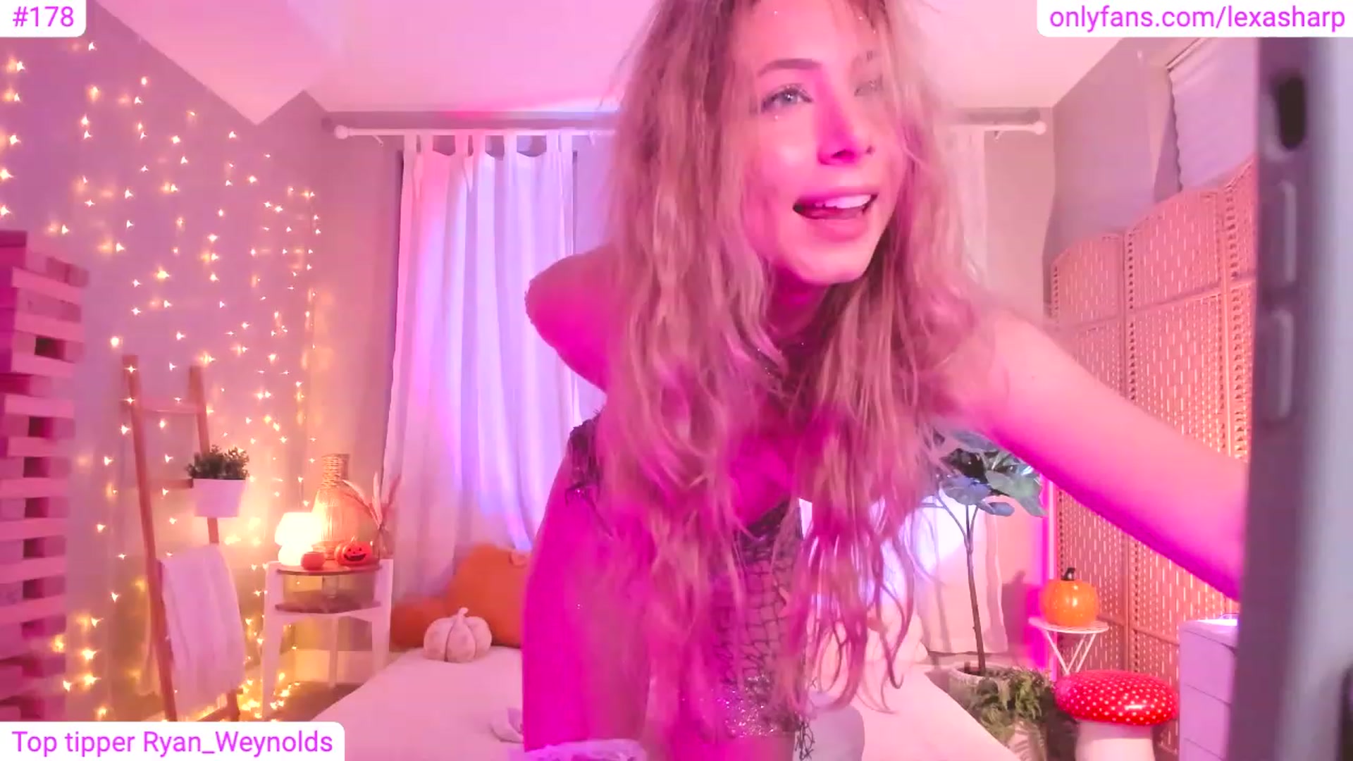 Gallery image thumbnail from alexasharp's myfreecams stream on, 10/21/2023, 05:04 image 17 of 20