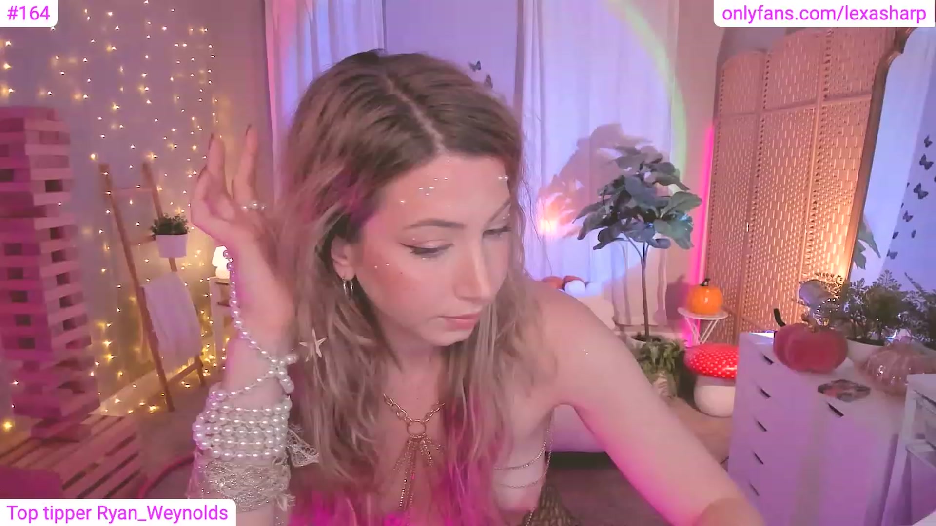 Gallery image thumbnail from alexasharp's myfreecams stream on, 10/21/2023, 05:30 image 2 of 20