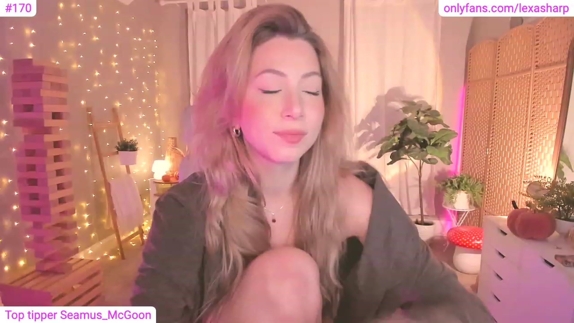 Gallery image thumbnail from alexasharp's myfreecams stream on, 10/23/2023, 23:20 image 8 of 20