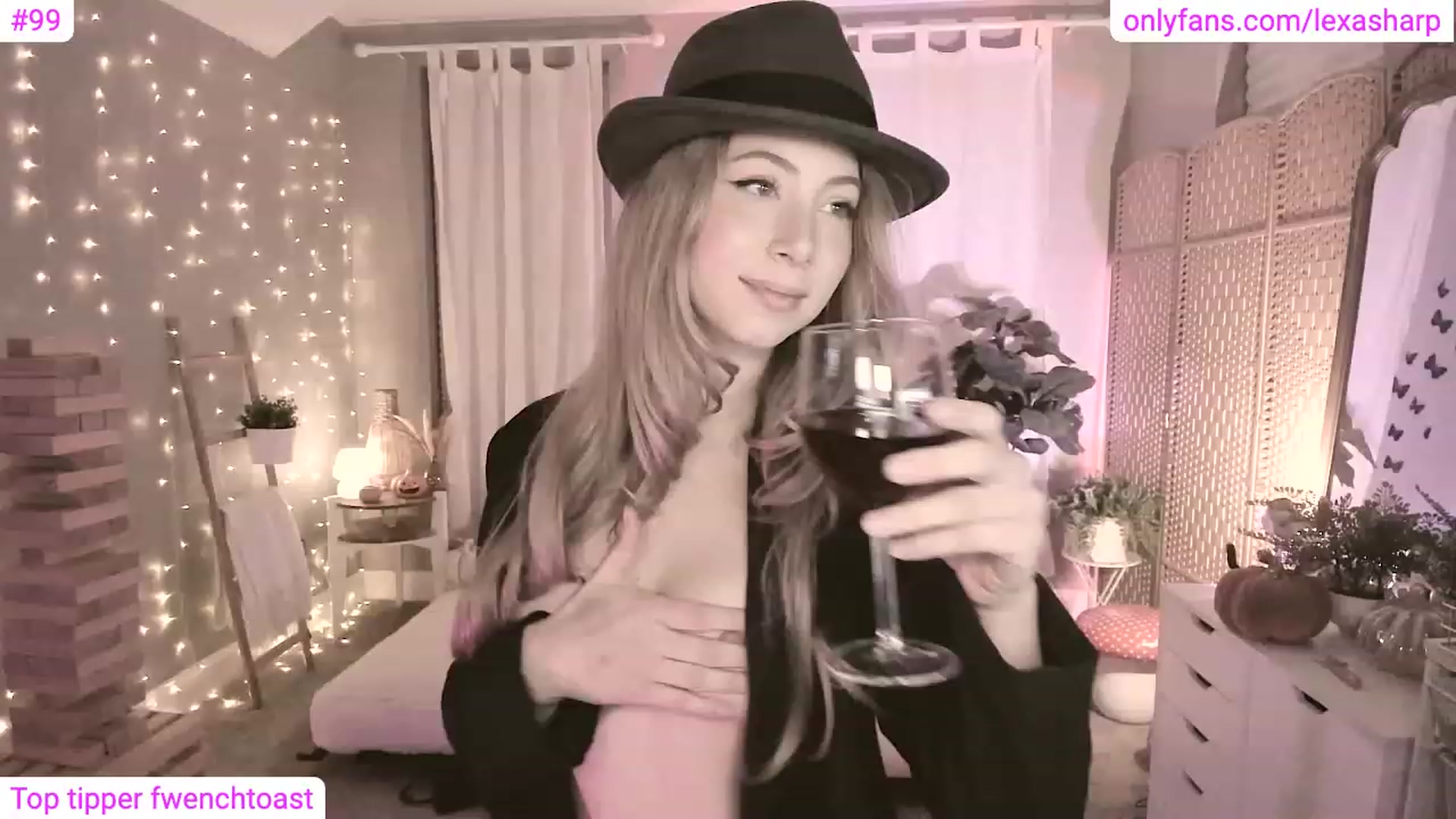 Gallery image thumbnail from alexasharp's myfreecams stream on, 10/31/2023, 01:46 image 11 of 20