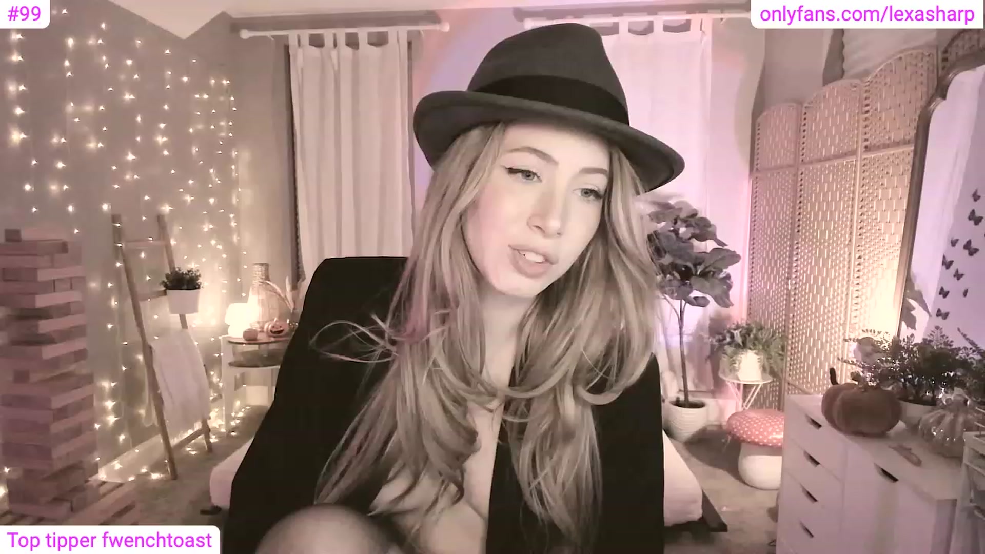 Gallery image thumbnail from alexasharp's myfreecams stream on, 10/31/2023, 01:46 image 12 of 20