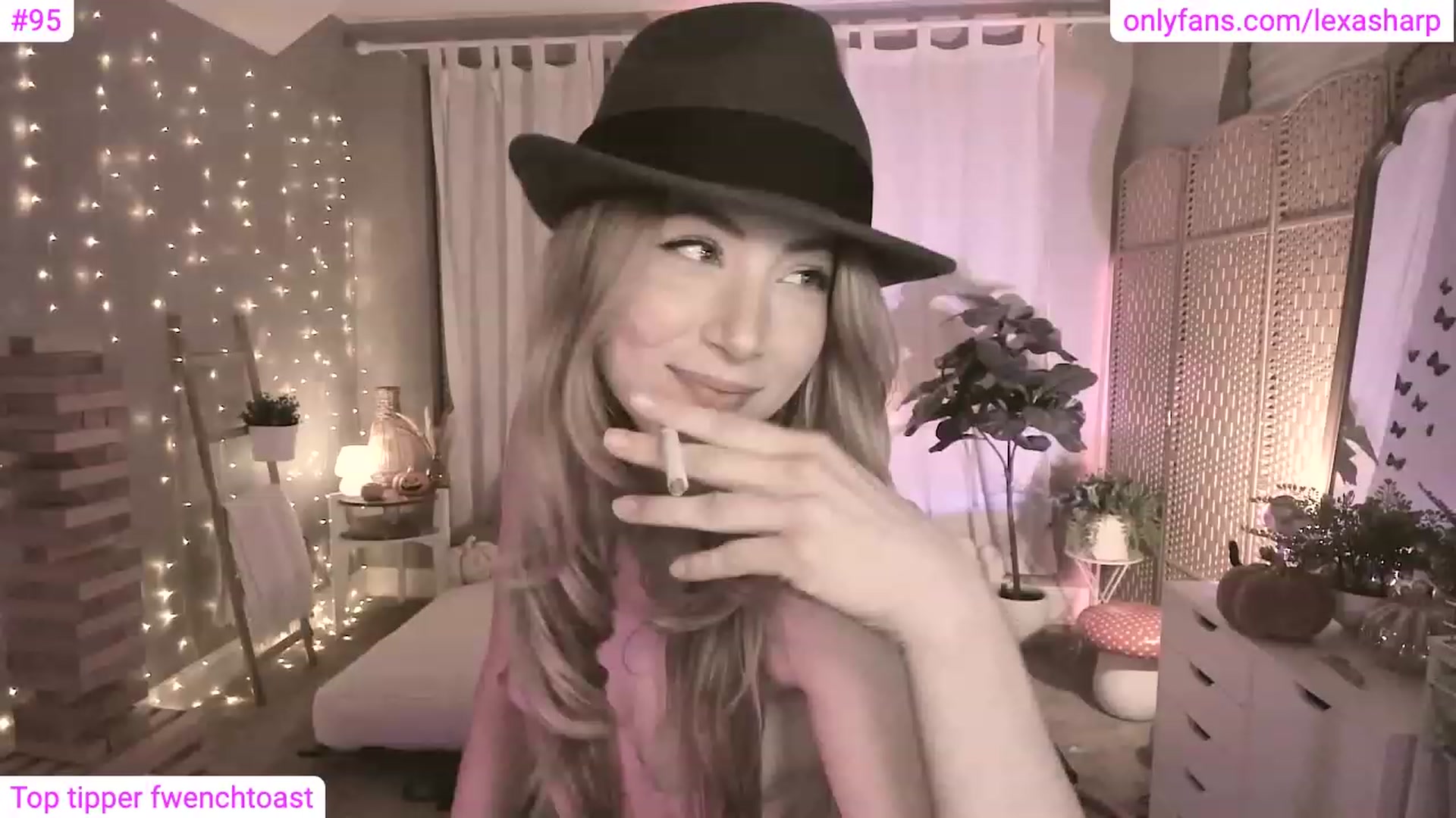 Gallery image thumbnail from alexasharp's myfreecams stream on, 10/31/2023, 02:22 image 2 of 20