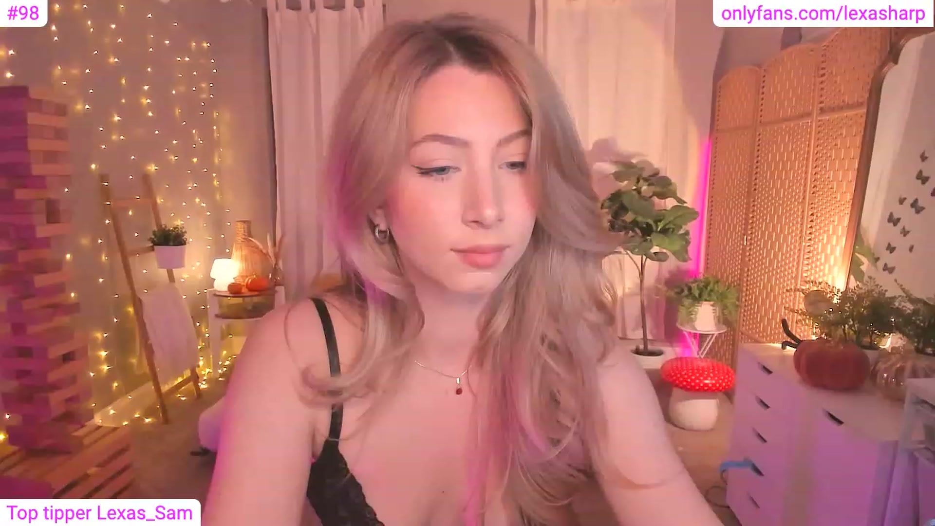 Gallery image thumbnail from alexasharp's myfreecams stream on, 11/10/2023, 01:06 image 9 of 20