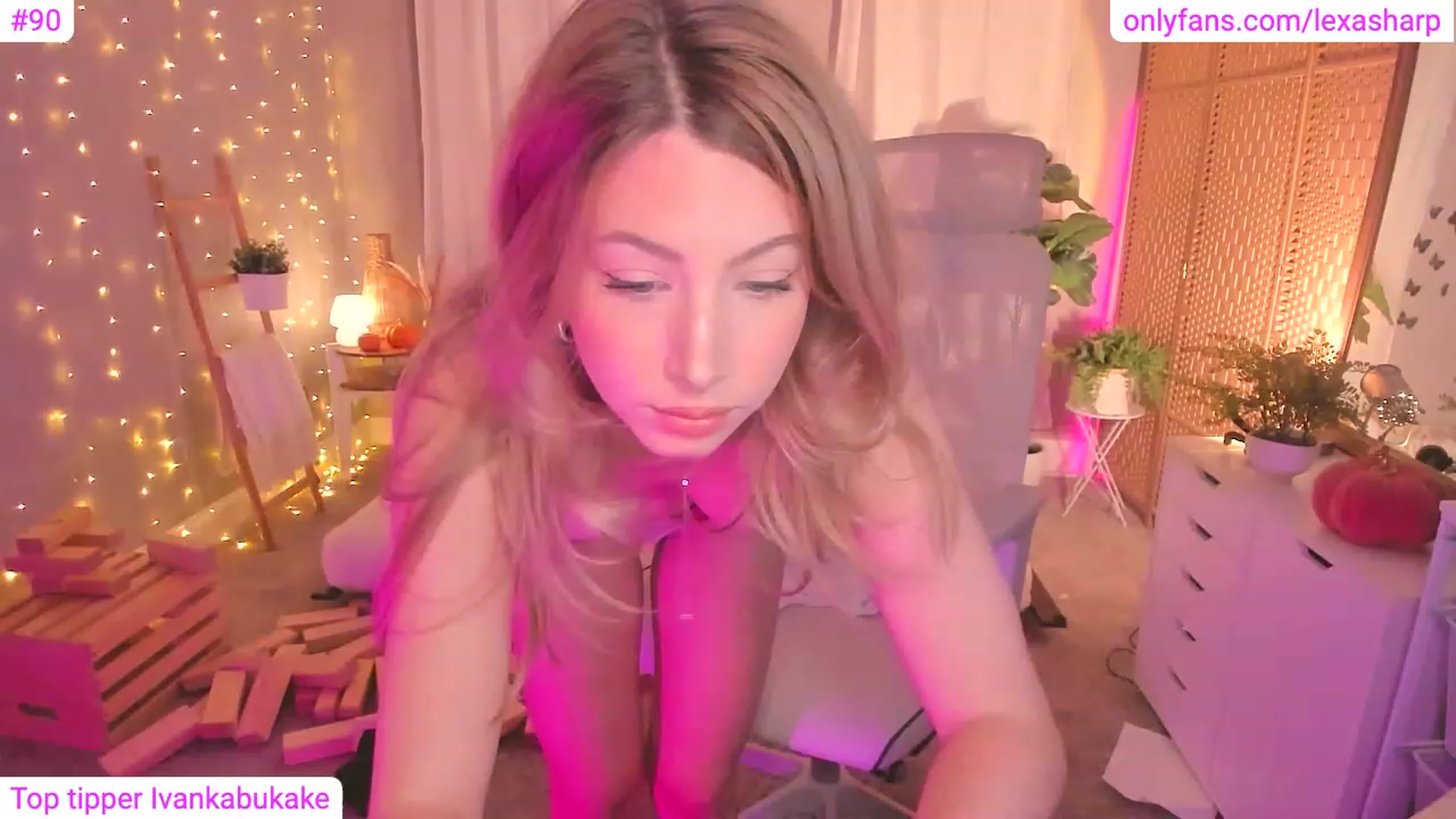 Gallery image thumbnail from alexasharp's myfreecams stream on, 11/11/2023, 04:53 image 10 of 20