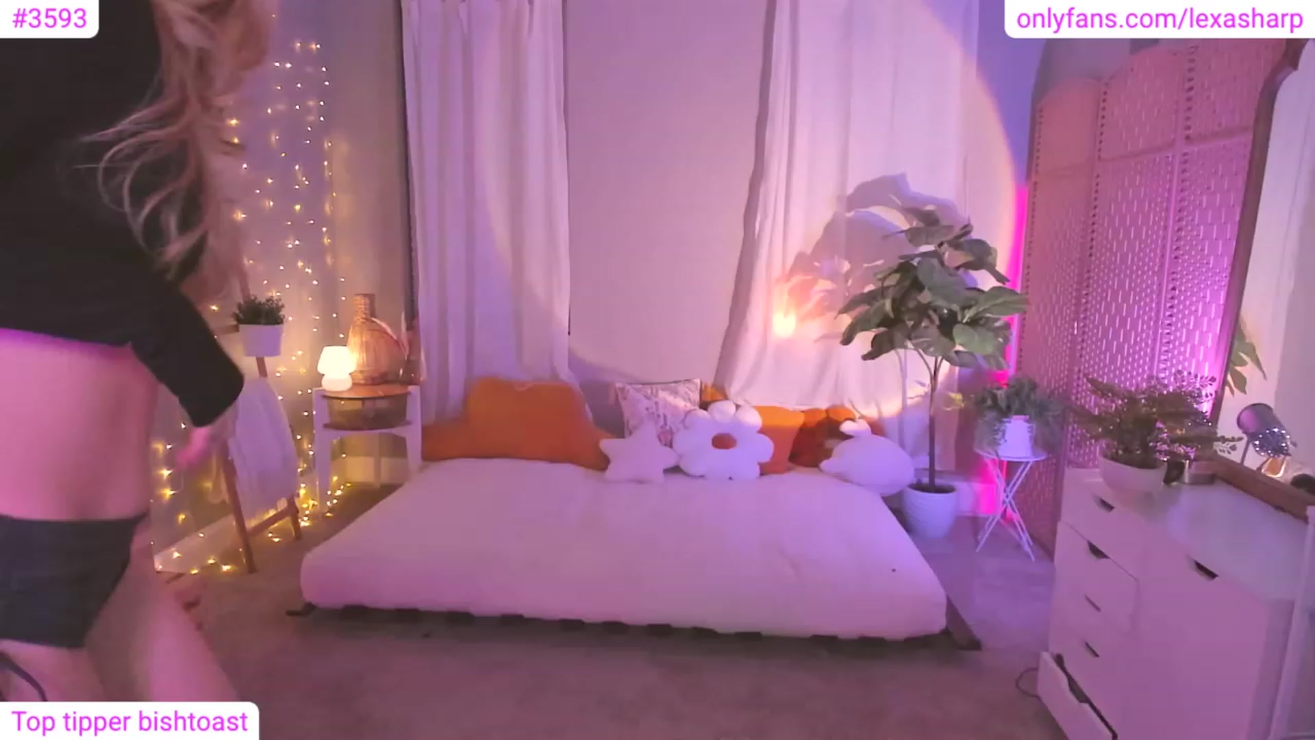 Gallery image thumbnail from alexasharp's myfreecams stream on, 12/05/2023, 24:50 image 11 of 20
