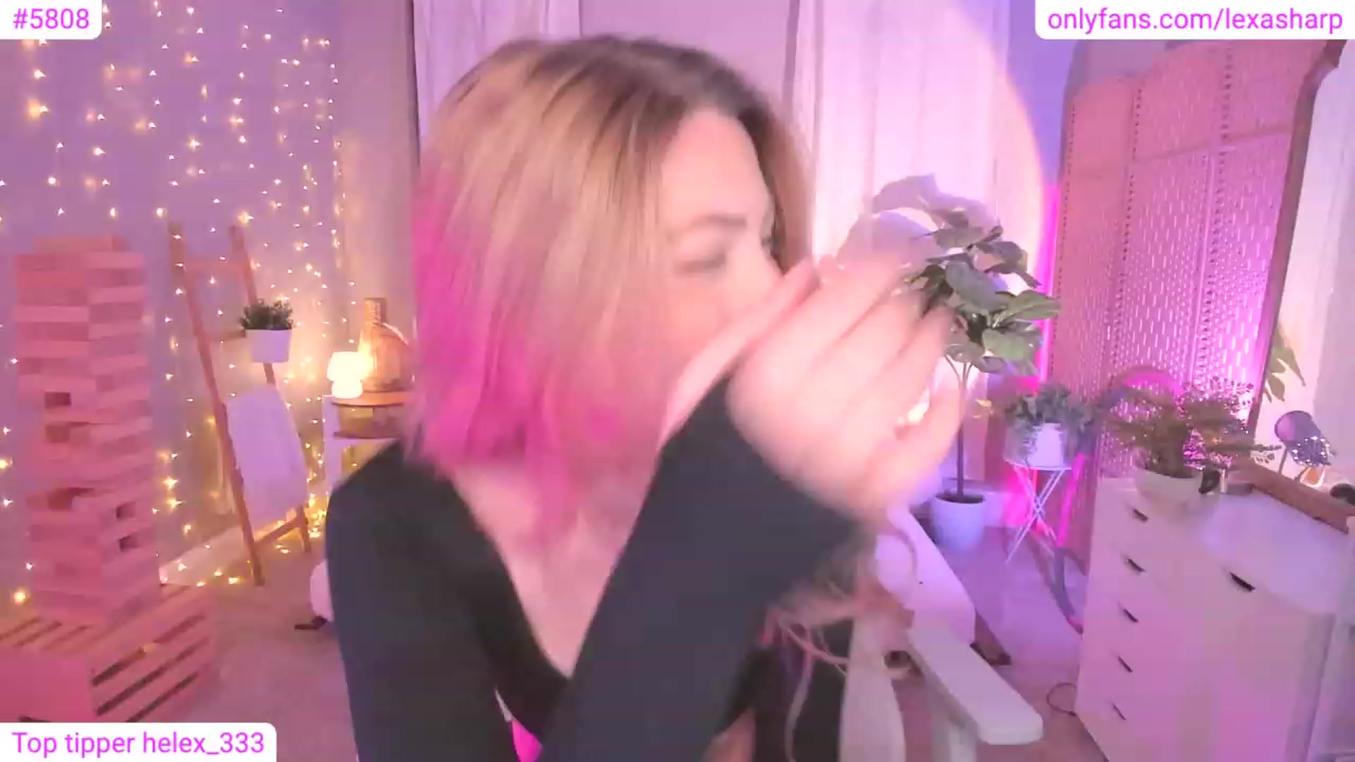 Gallery image thumbnail from alexasharp's myfreecams stream on, 12/05/2023, 24:50 image 4 of 20