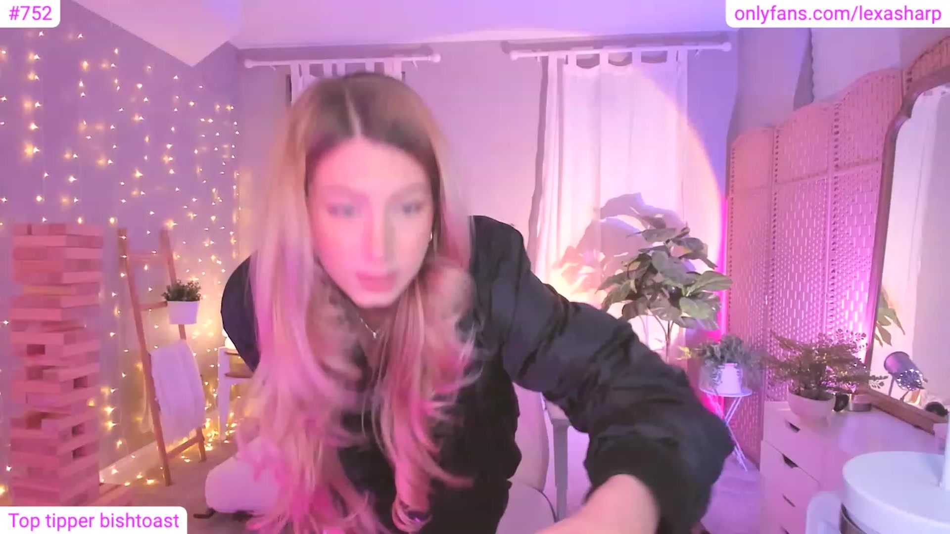 Gallery image thumbnail from alexasharp's myfreecams stream on, 12/05/2023, 02:37 image 9 of 20