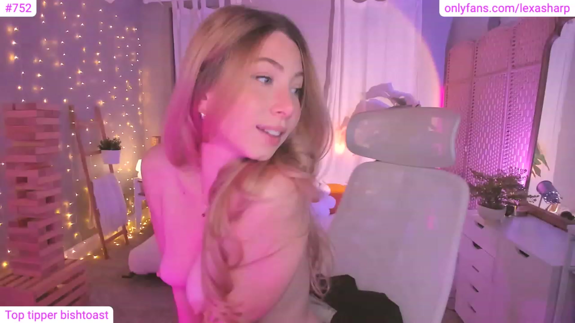 Gallery image thumbnail from alexasharp's myfreecams stream on, 12/05/2023, 02:37 image 11 of 20