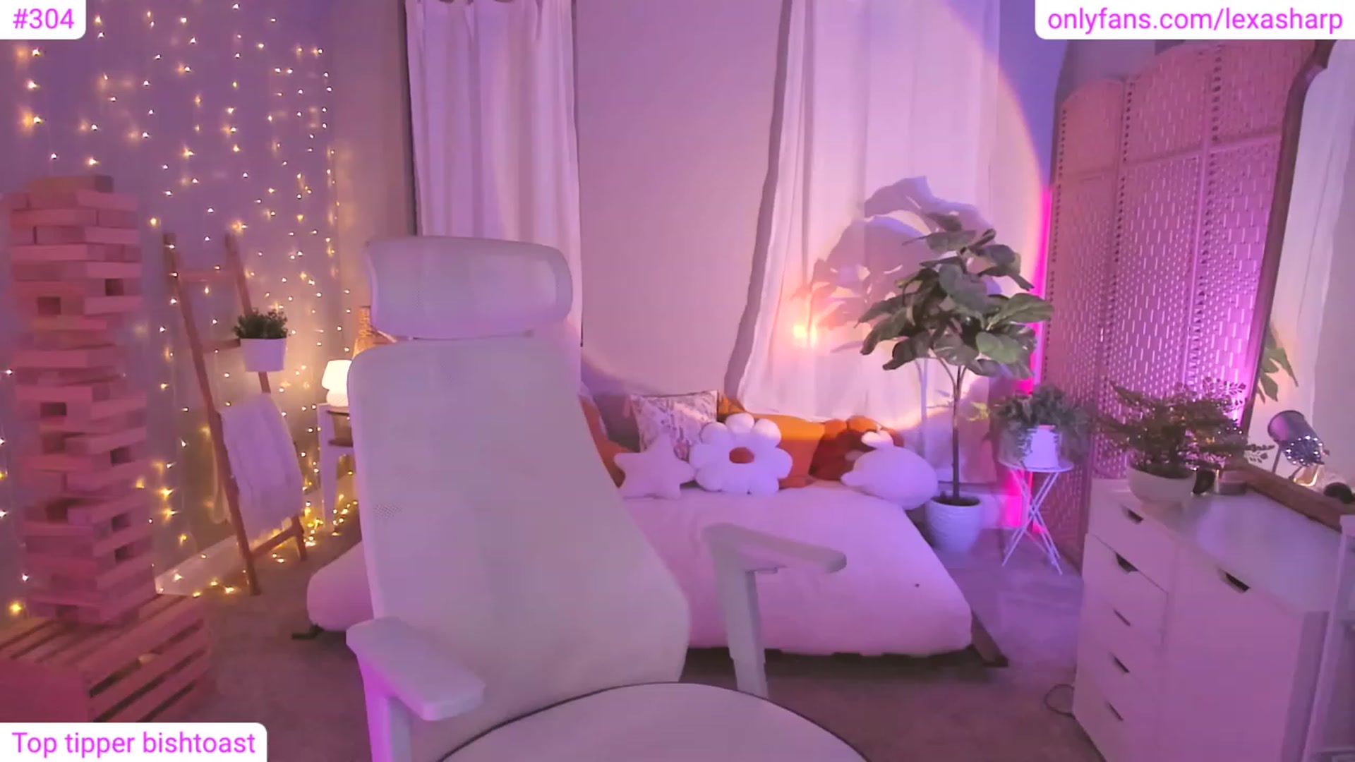 Gallery image thumbnail from alexasharp's myfreecams stream on, 12/05/2023, 05:12 image 8 of 20