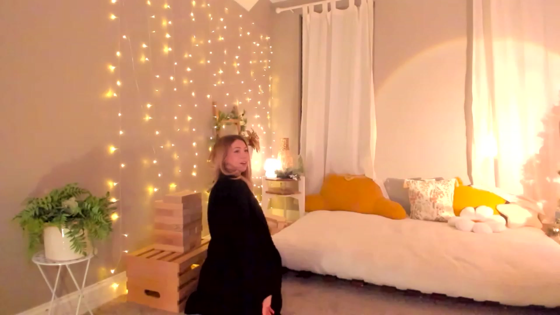 Gallery image thumbnail from alexasharp's myfreecams stream on, 01/06/2024, 05:03 image 5 of 20