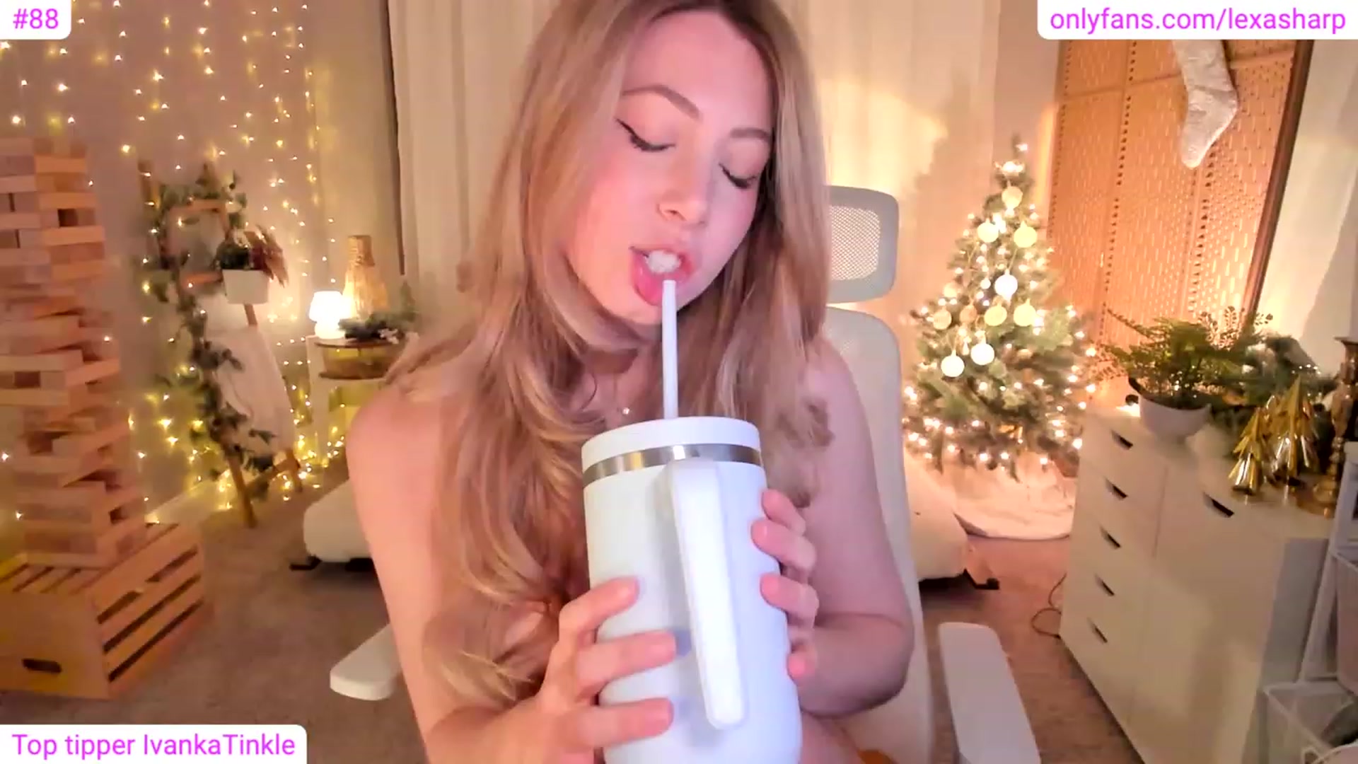 Gallery image thumbnail from alexasharp's myfreecams stream on, 01/13/2024, 04:42 image 7 of 20