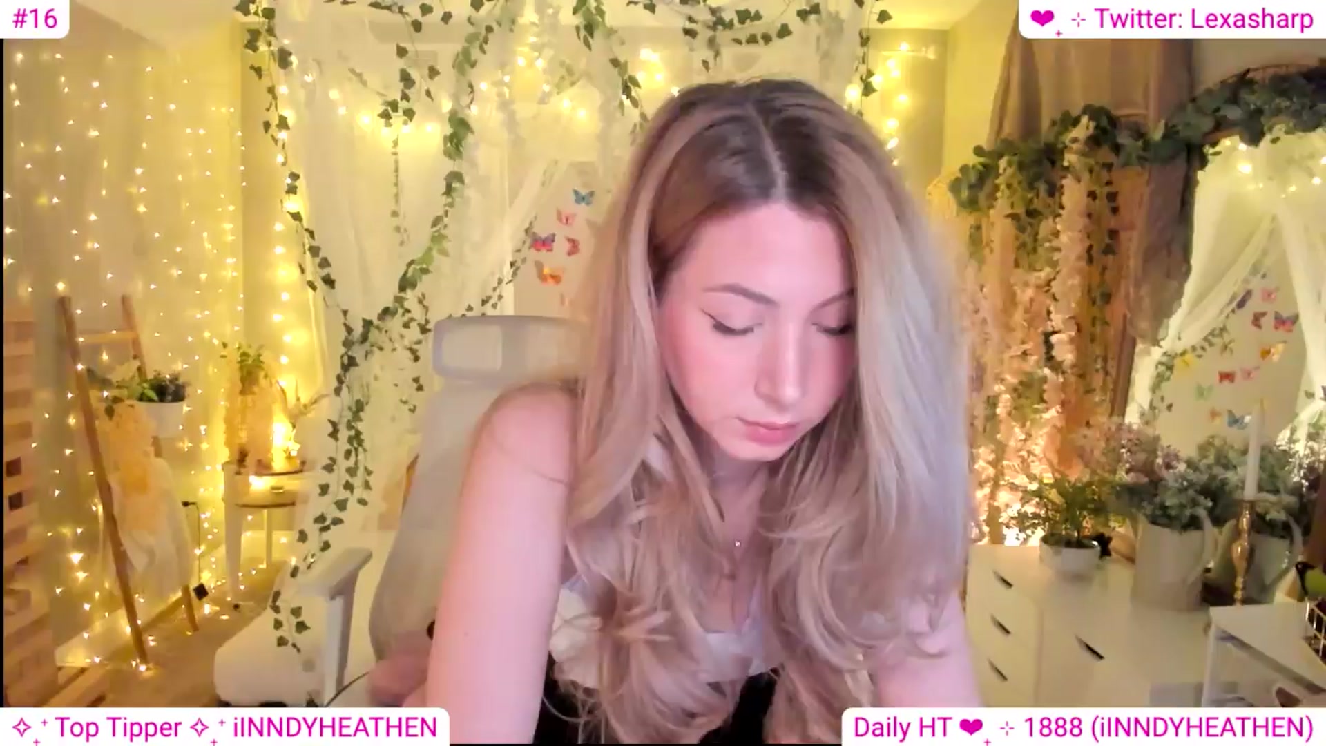 Gallery image thumbnail from alexasharp's myfreecams stream on, 04/05/2024, 02:33 image 7 of 20