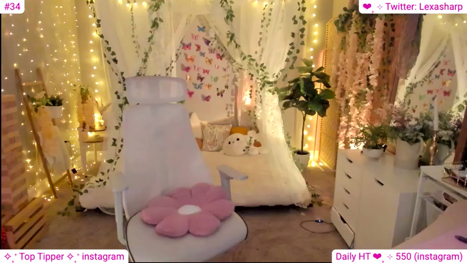 Gallery image thumbnail from alexasharp's myfreecams stream on, 04/16/2024, 01:39 image 5 of 20