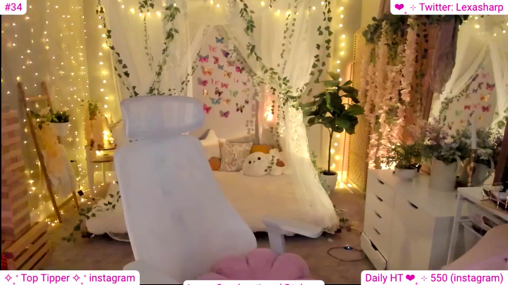 Gallery image thumbnail from alexasharp's myfreecams stream on, 04/16/2024, 01:39 image 13 of 20