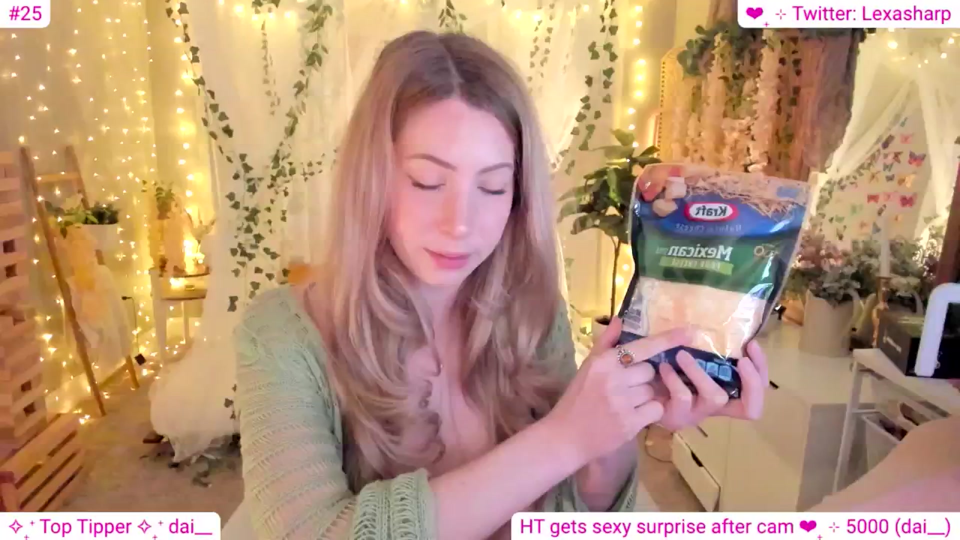 Gallery image thumbnail from alexasharp's myfreecams stream on, 04/17/2024, 23:42 image 19 of 20