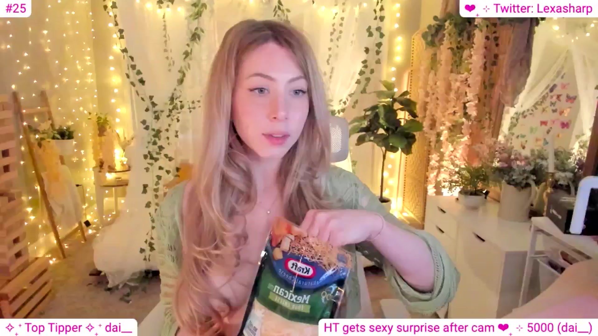Gallery image thumbnail from alexasharp's myfreecams stream on, 04/17/2024, 23:42 image 16 of 20