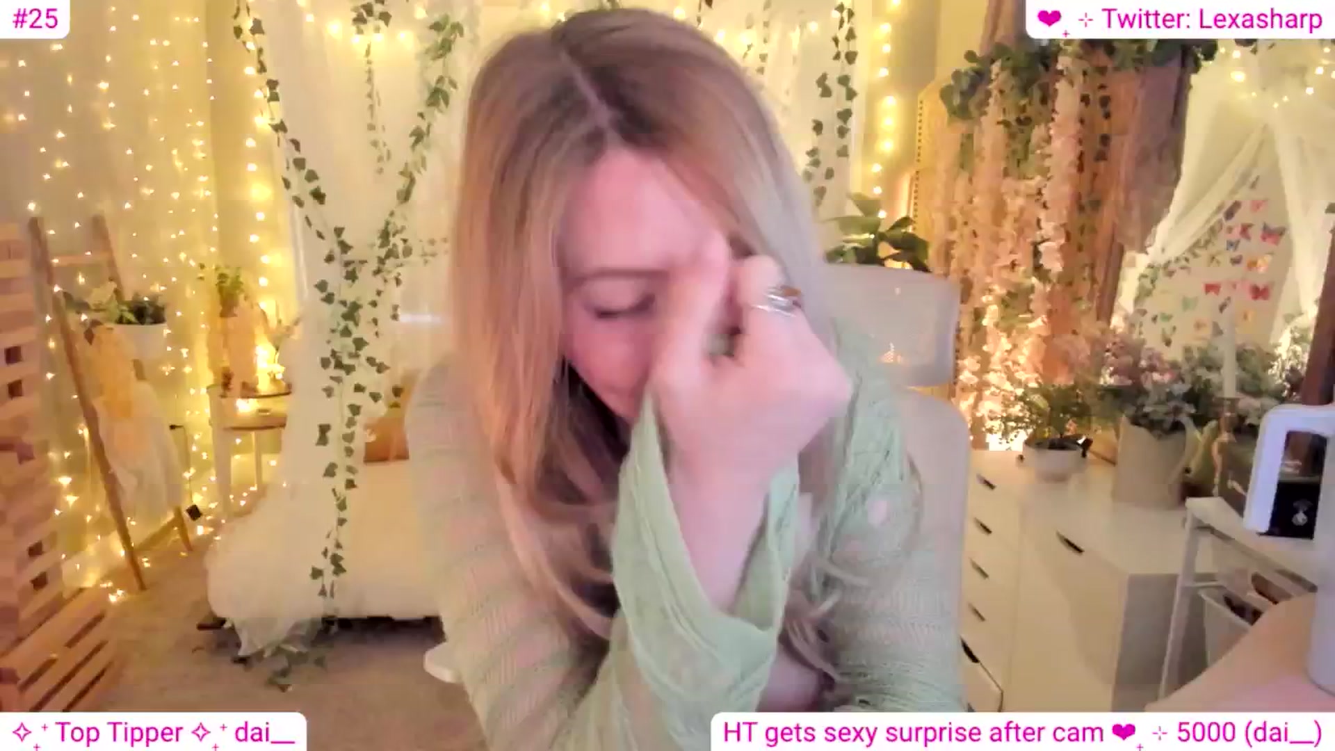 Gallery image thumbnail from alexasharp's myfreecams stream on, 04/17/2024, 23:42 image 3 of 20