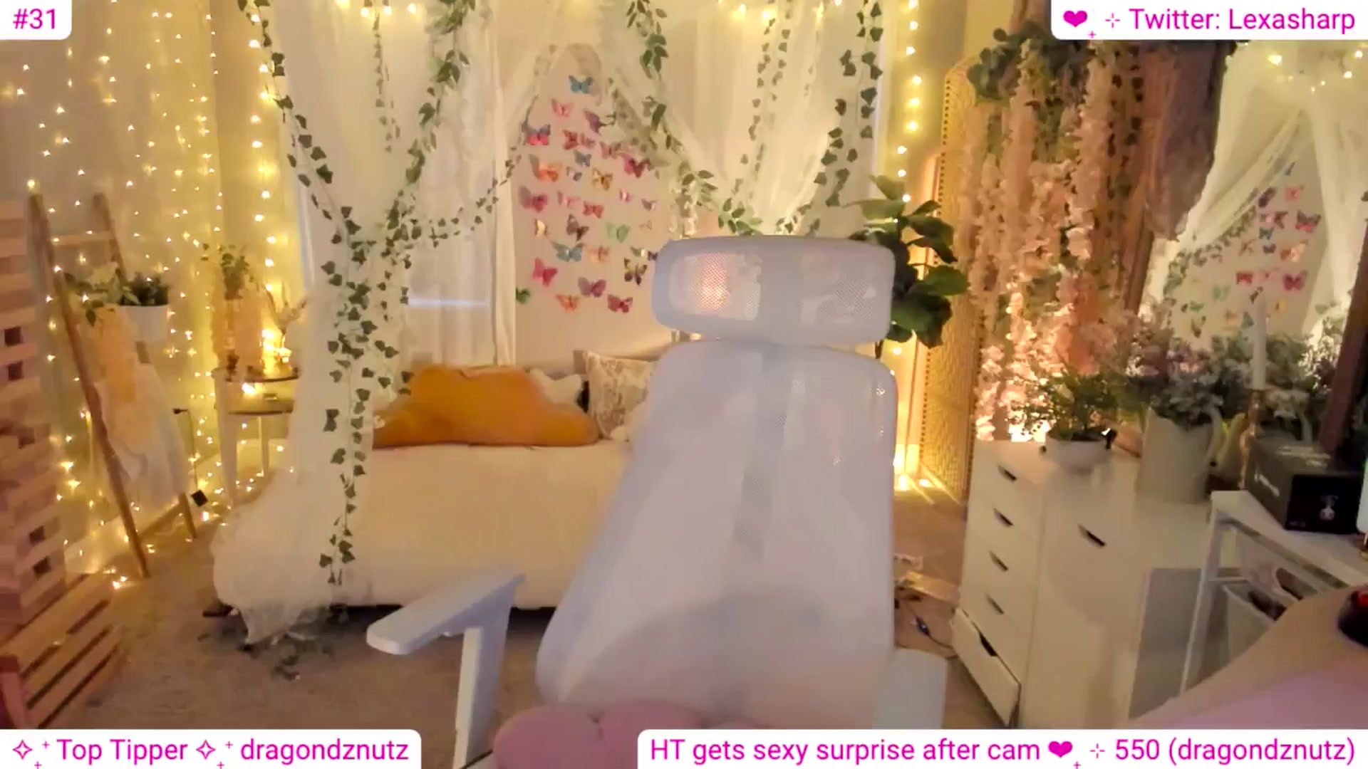 Gallery image thumbnail from alexasharp's myfreecams stream on, 04/19/2024, 24:02 image 17 of 20