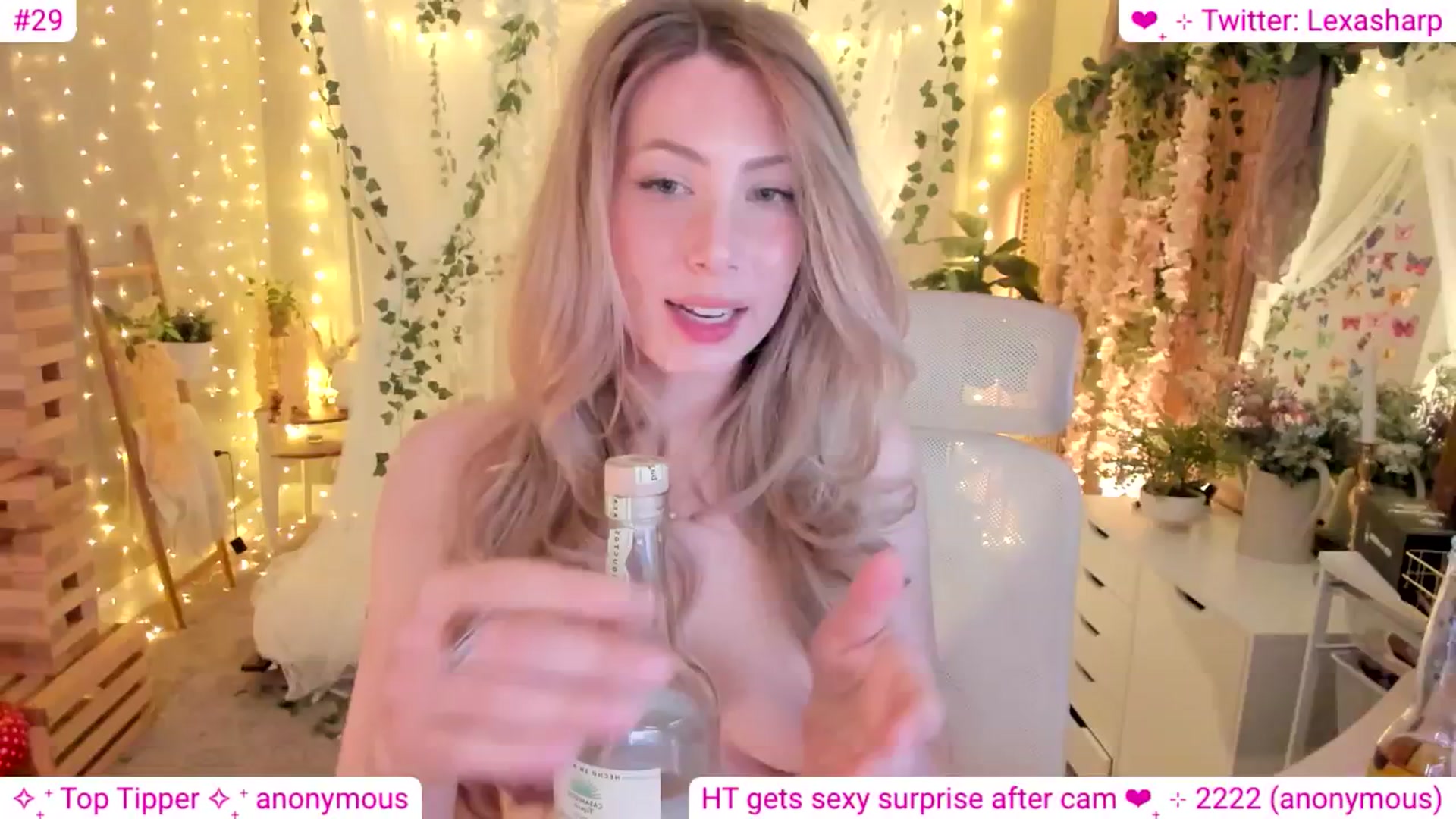 Gallery image thumbnail from alexasharp's myfreecams stream on, 04/19/2024, 04:27 image 1 of 20