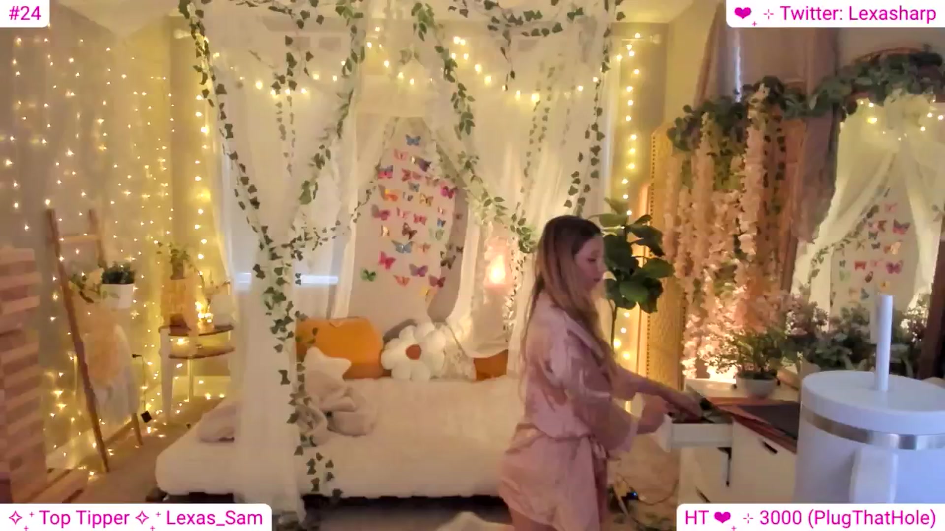 Gallery image thumbnail from alexasharp's myfreecams stream on, 04/24/2024, 23:36 image 10 of 20