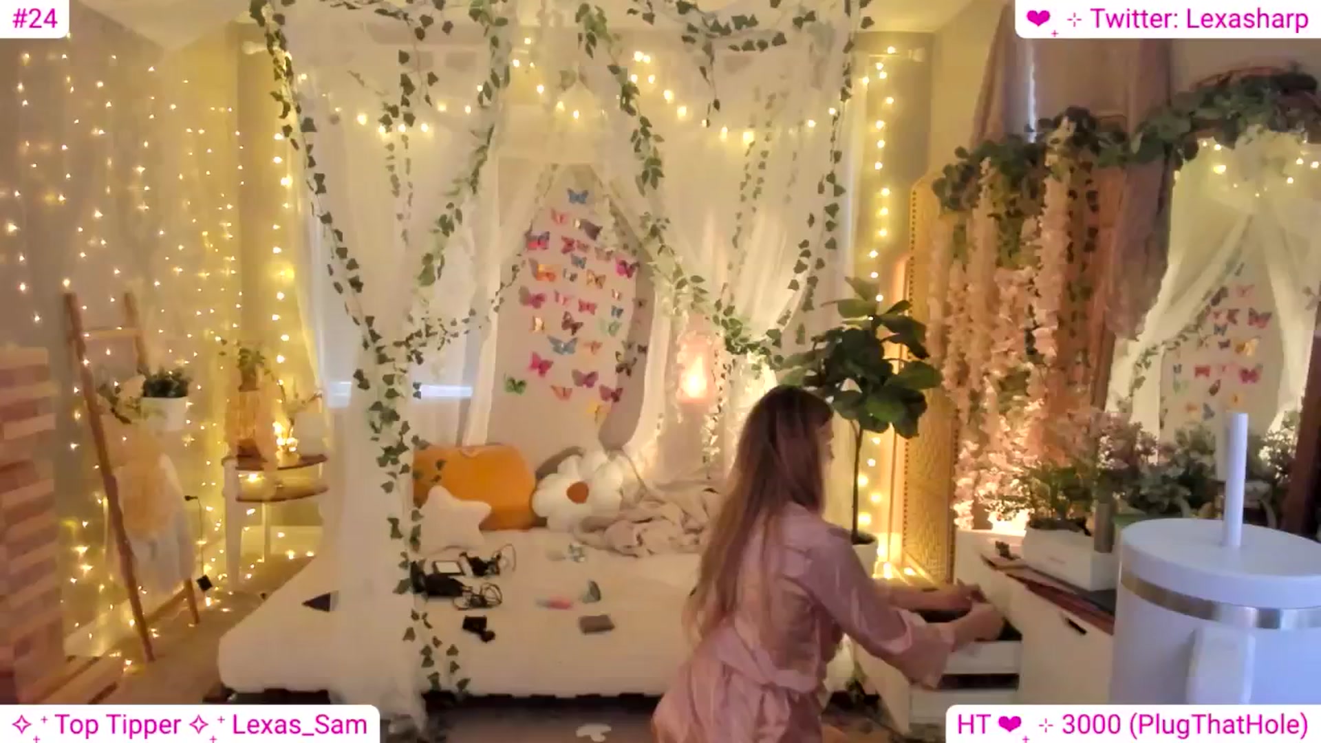 Gallery image thumbnail from alexasharp's myfreecams stream on, 04/24/2024, 23:36 image 9 of 20