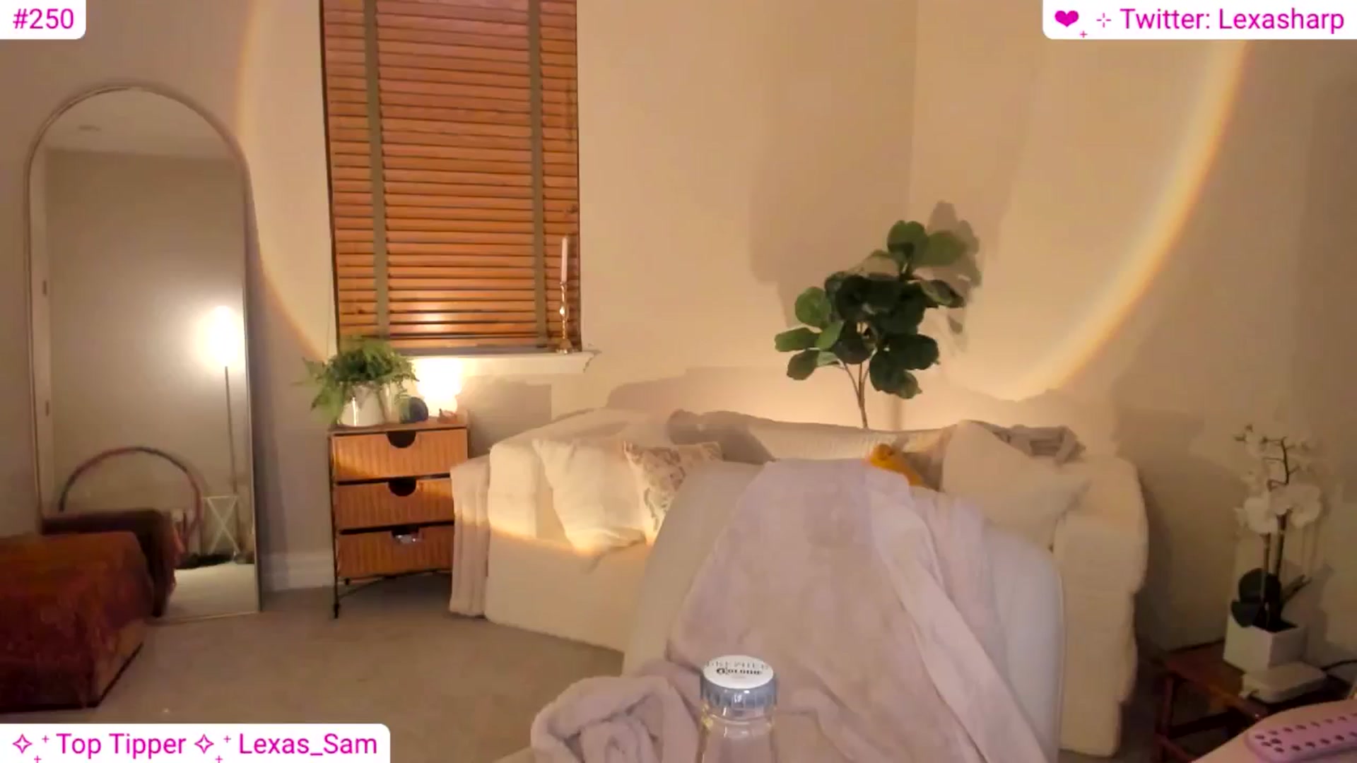 Gallery image thumbnail from alexasharp's myfreecams stream on, 06/28/2024, 04:56 image 9 of 20