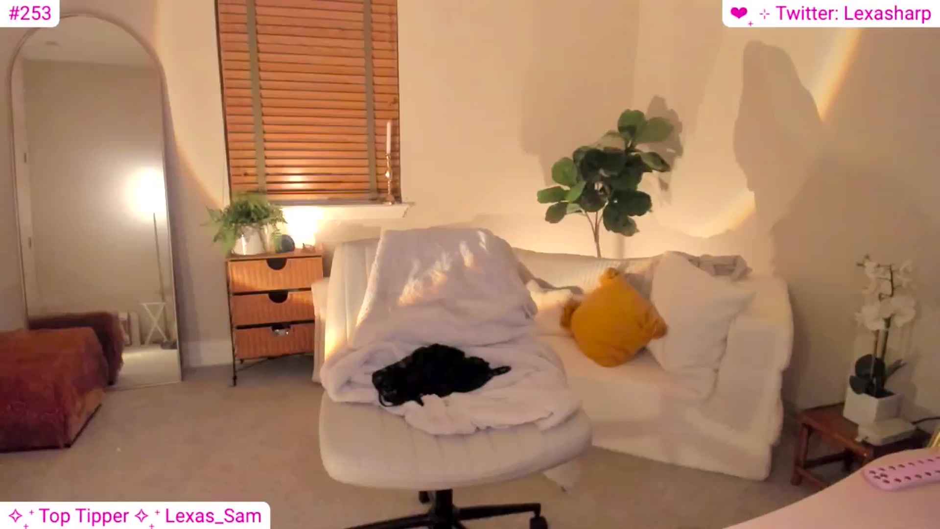 Gallery image thumbnail from alexasharp's myfreecams stream on, 06/28/2024, 04:56 image 6 of 20